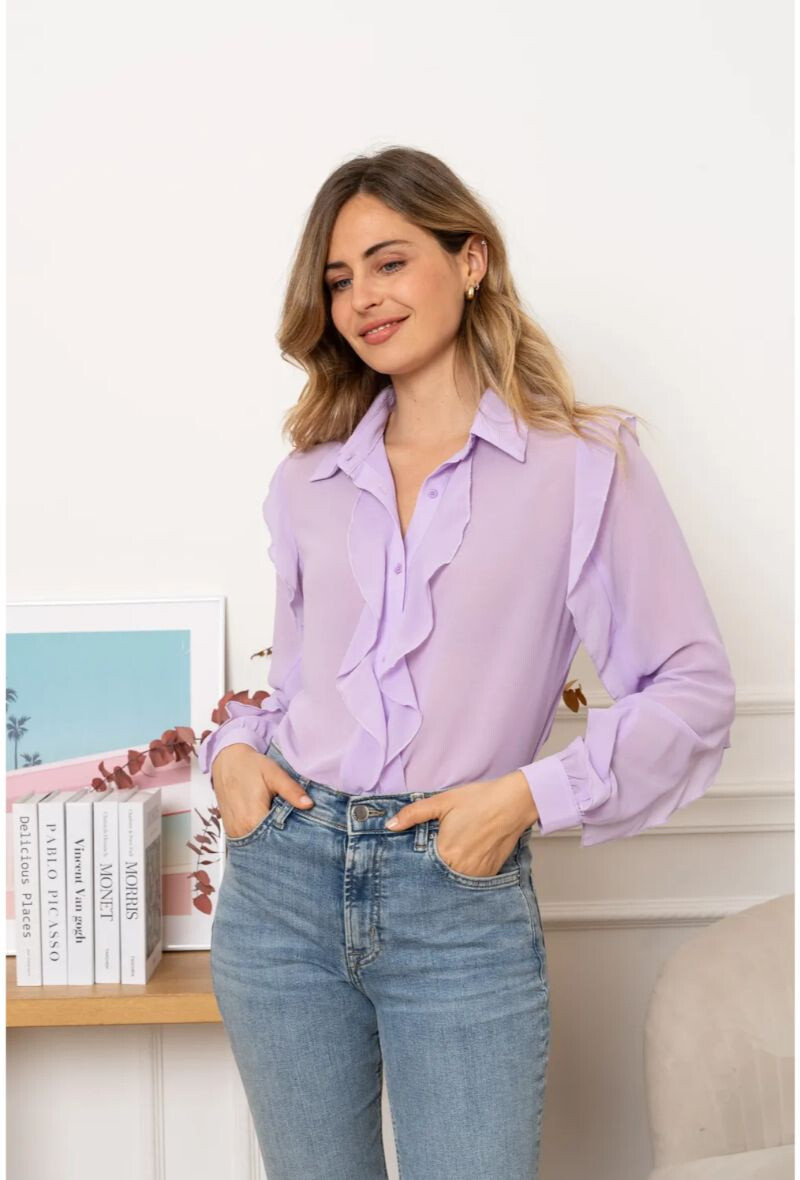 Elegant shirt for women, polyester (92%) and elastane (8%), perfect for summer 2025. Made in China, ideal for casual or chic occasions.