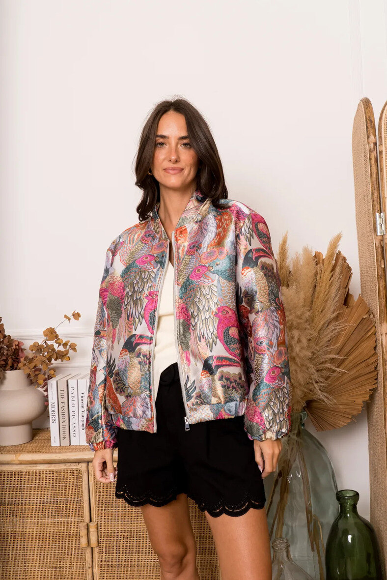 Lightweight women's jacket in polyester, perfect for spring, made in China, summer 2026 collection.