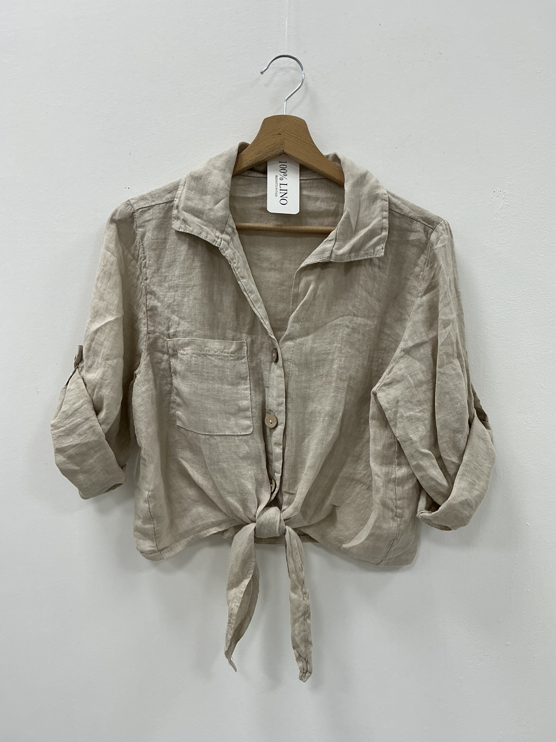 Mayorista KIS₂ - CAMISA DE LINO CON CUELLO LEVANTADO, MANGAS LARGAS, BOTONES Y BOLSILLOS FRONTALES, COLOR LISO, TALLA ÚNICA