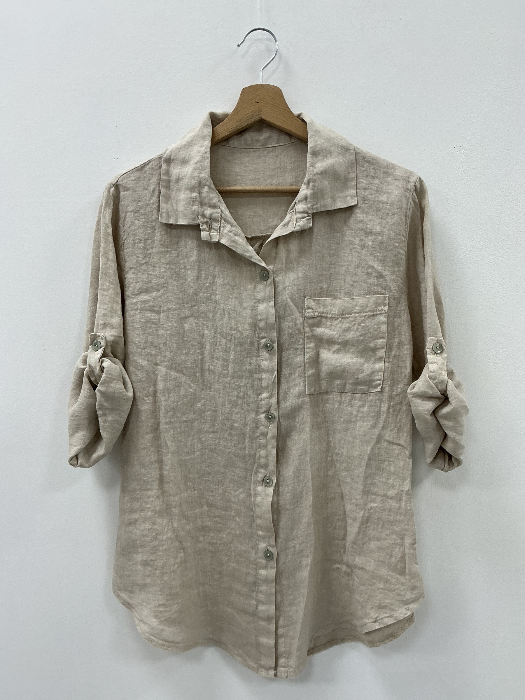 Mayorista KIS₂ - CAMISA DE LINO CÓMODA CON CUELLO DOBLADO MANGAS LARGAS BOLSILLOS Y BOTONES FRONTALES COLOR LISO TALLA ÚNICA