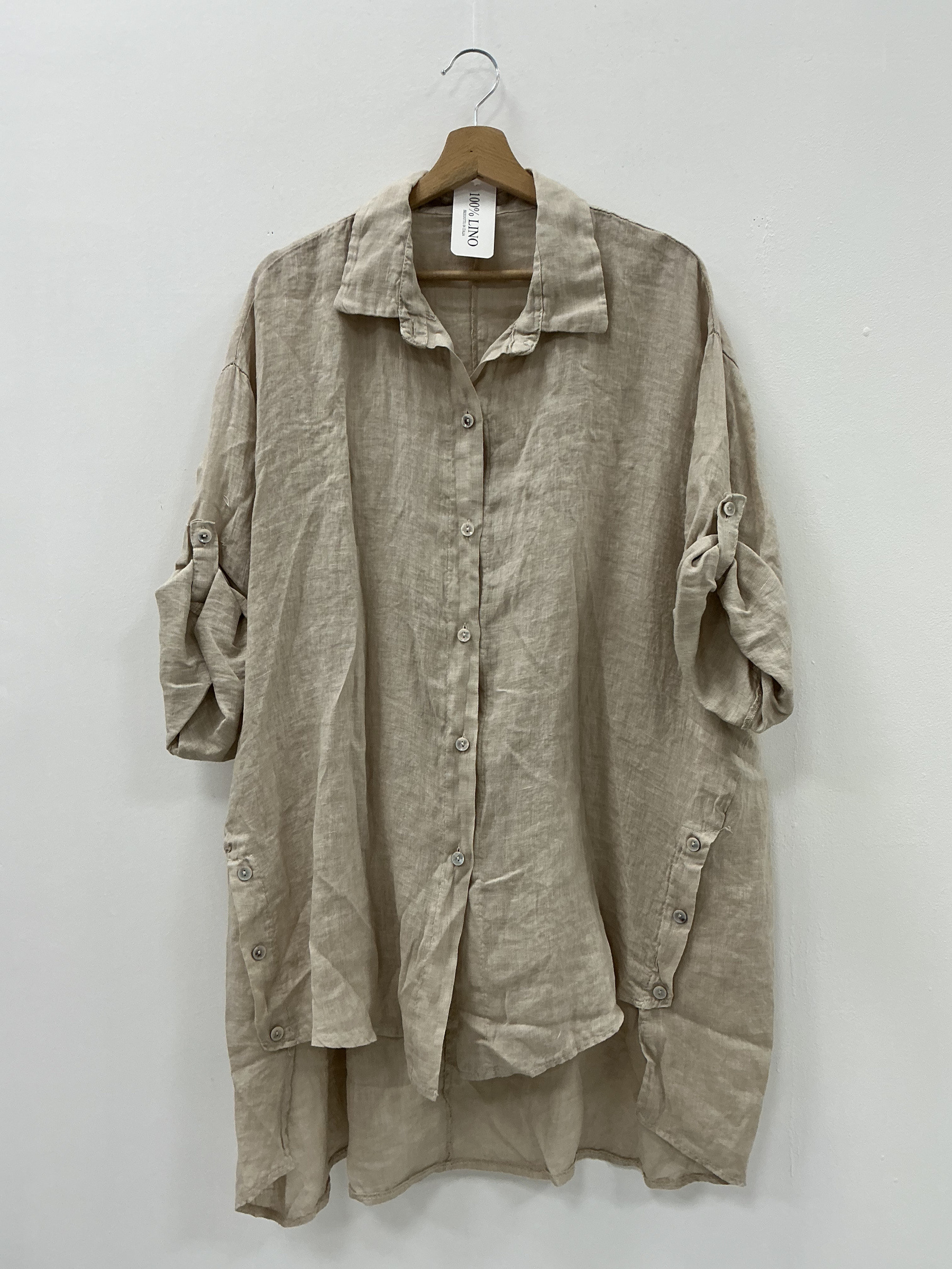 Mayorista KIS₂ - CAMISA DE LINO PARA MUJER CON MANGAS LARGAS DOBLADAS Y CUELLO CON BOTONES FRONTALES, AJUSTE HOLGADO, COLOR LISO, TALLA ÚNICA