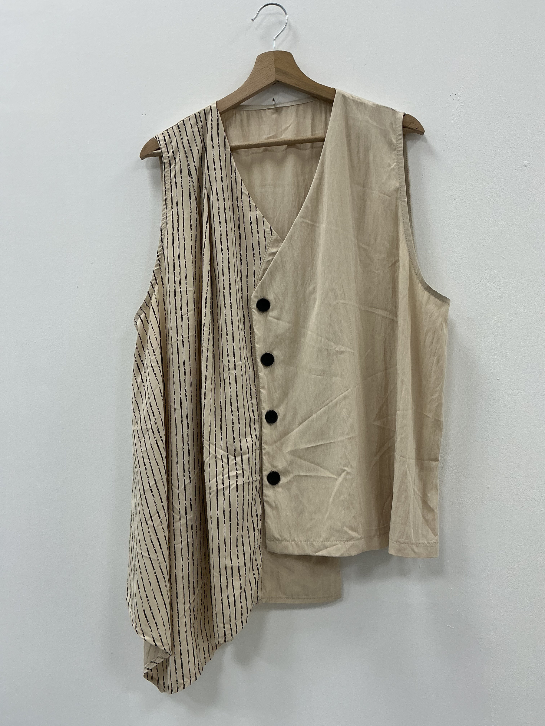 Mayorista KIS₂ - CHALECO CURVY ESPECIAL ANCHO AJUSTE CÓMODO ESCOTE EN V SIN MANGAS CON BOTONES FRONTALES TALLA ÚNICA