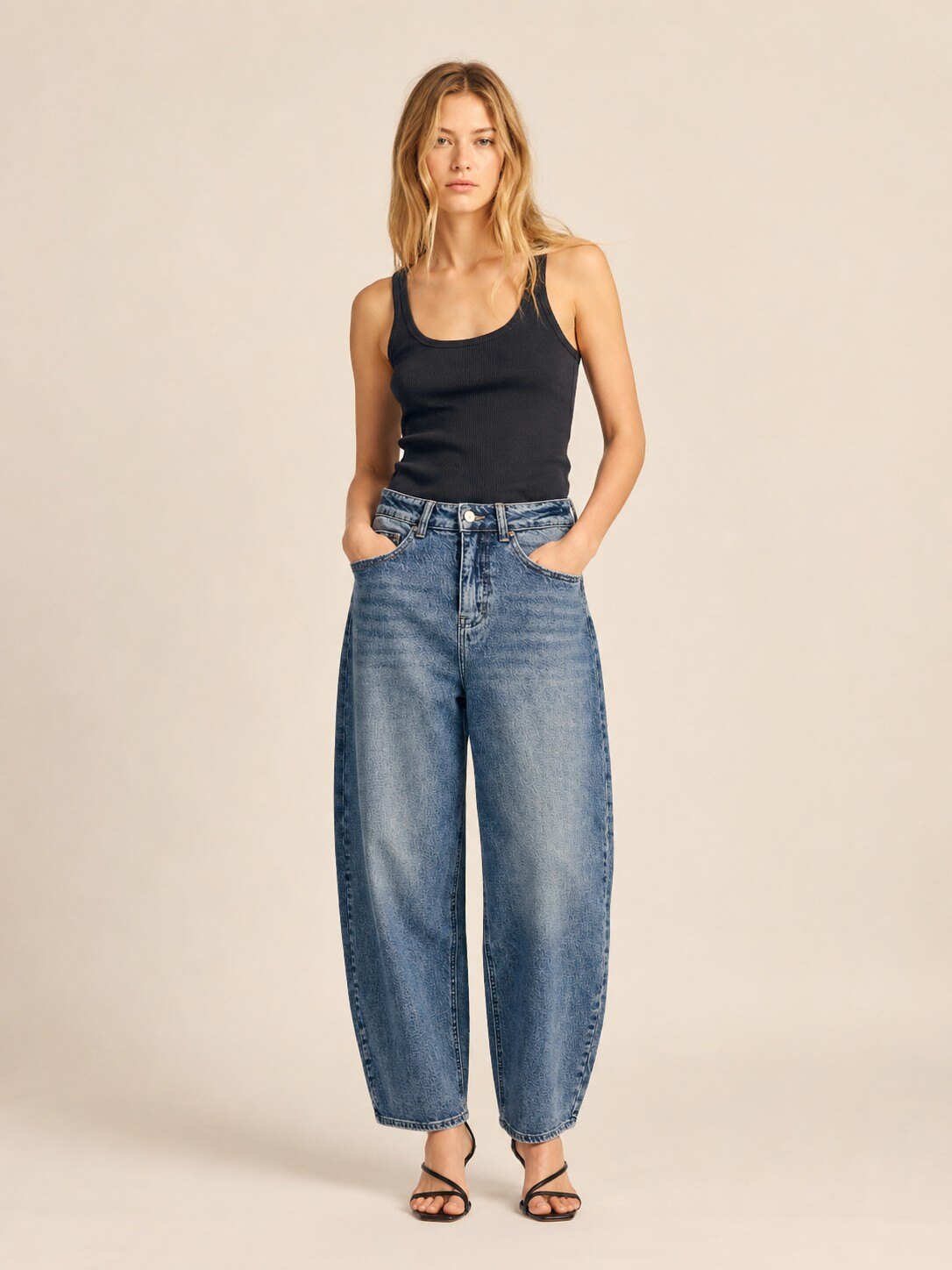 Wholesaler KIS₂ - WIDE-LEG BAGGY DENIM JEANS SUITABLE FOR EVERYDAY WEAR WITH POCKETS AND AVAILABLE IN SIZES