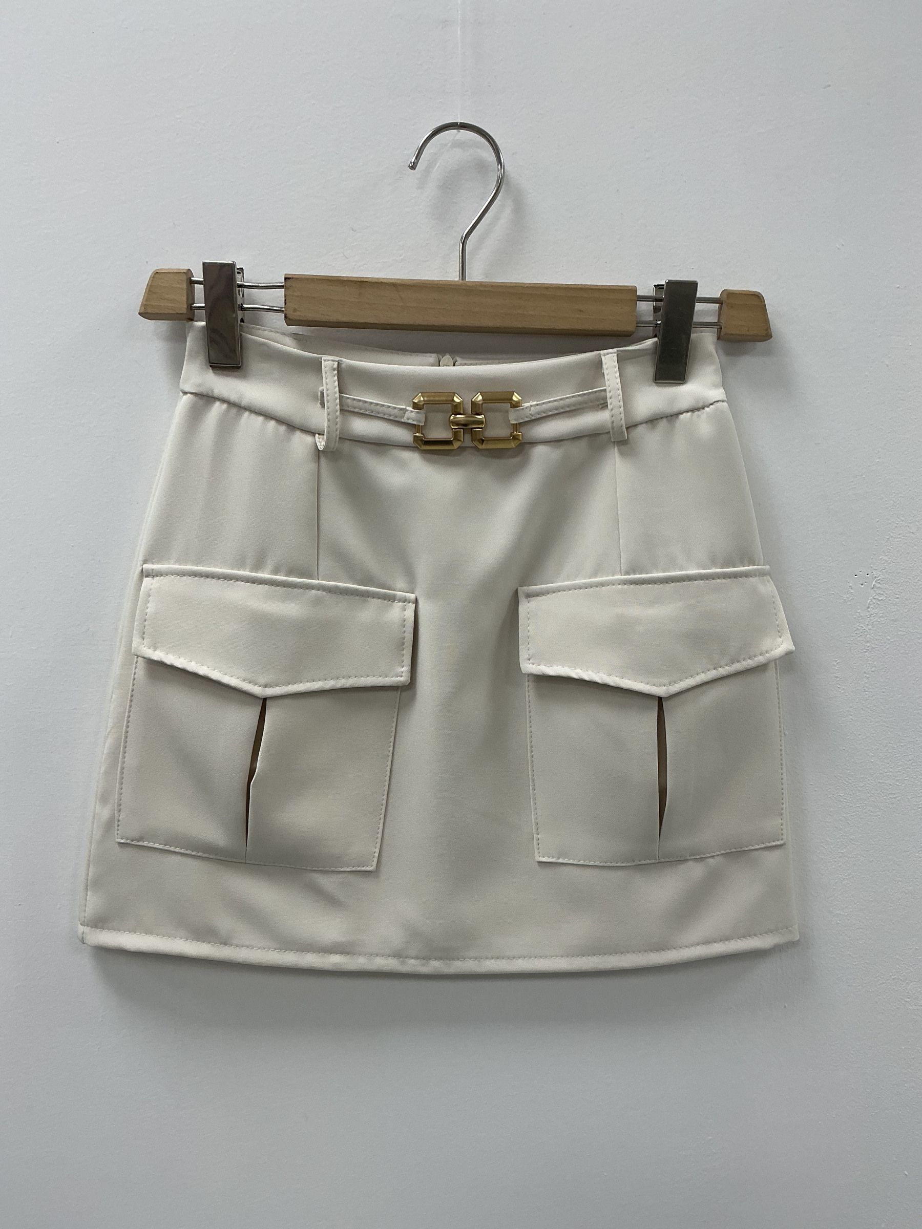 Wholesaler KIS₂ - Comfortable short skirt with two front pockets, solid color, one size