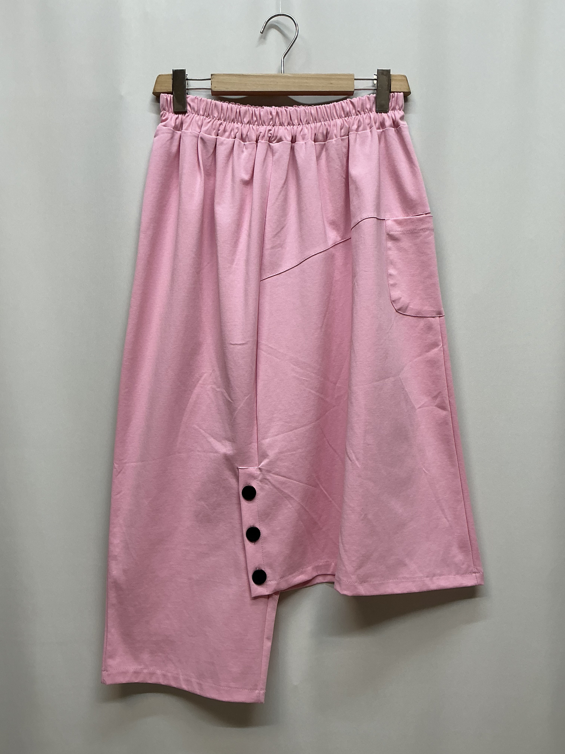 Grossista KIS₂ - PANTALONE CURVY TAGLIA FORTE GAMBA E FIANCHI LARGHI PARTICOLARE CON BOTTONI E TASCHE TINTA UNITA