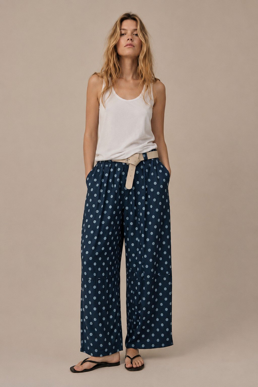 Grossiste KIS₂ - PANTALON LARGE À POIS AVEC CEINTURE ET POCHES CONFORTABLES TAILLE UNIQUE
