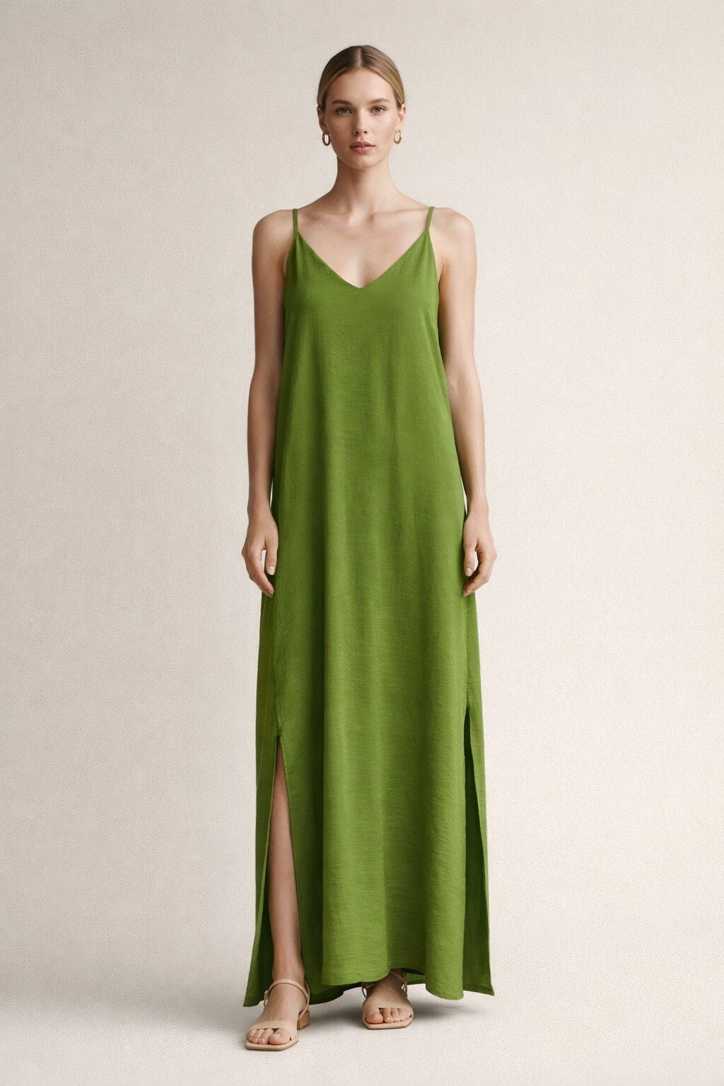 Wholesaler KIS₂ - LONG SLEEVELESS DRESS WITH THIN STRAPS ELEGANT AND COMFORTABLE SOLID COLOR ONE SIZE
