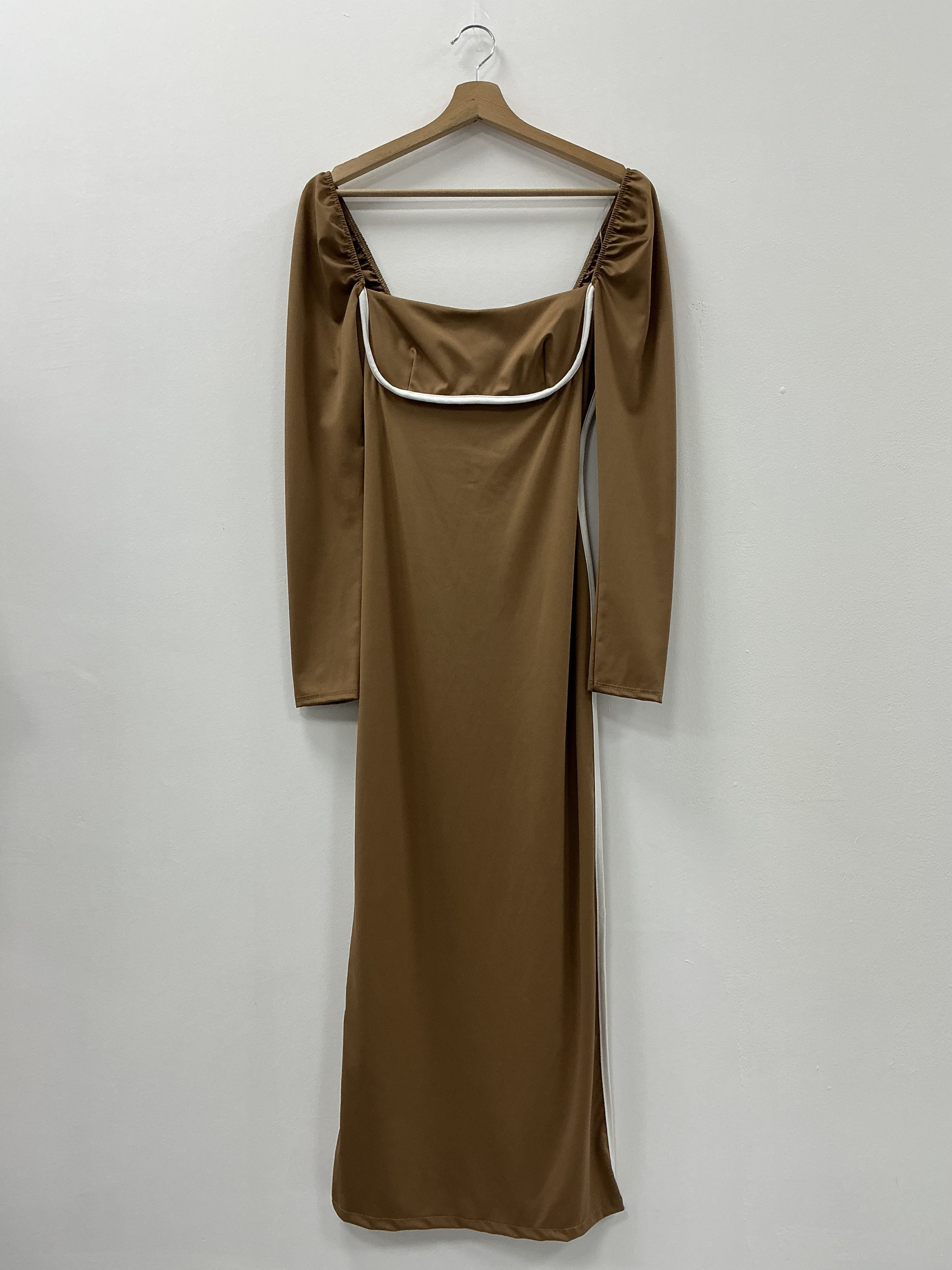 Wholesaler KIS₂ - LONG DRESS WITH LONG SLEEVES AND SQUARE NECKLINE, CHARMING, SOLID COLOR, ONE SIZE