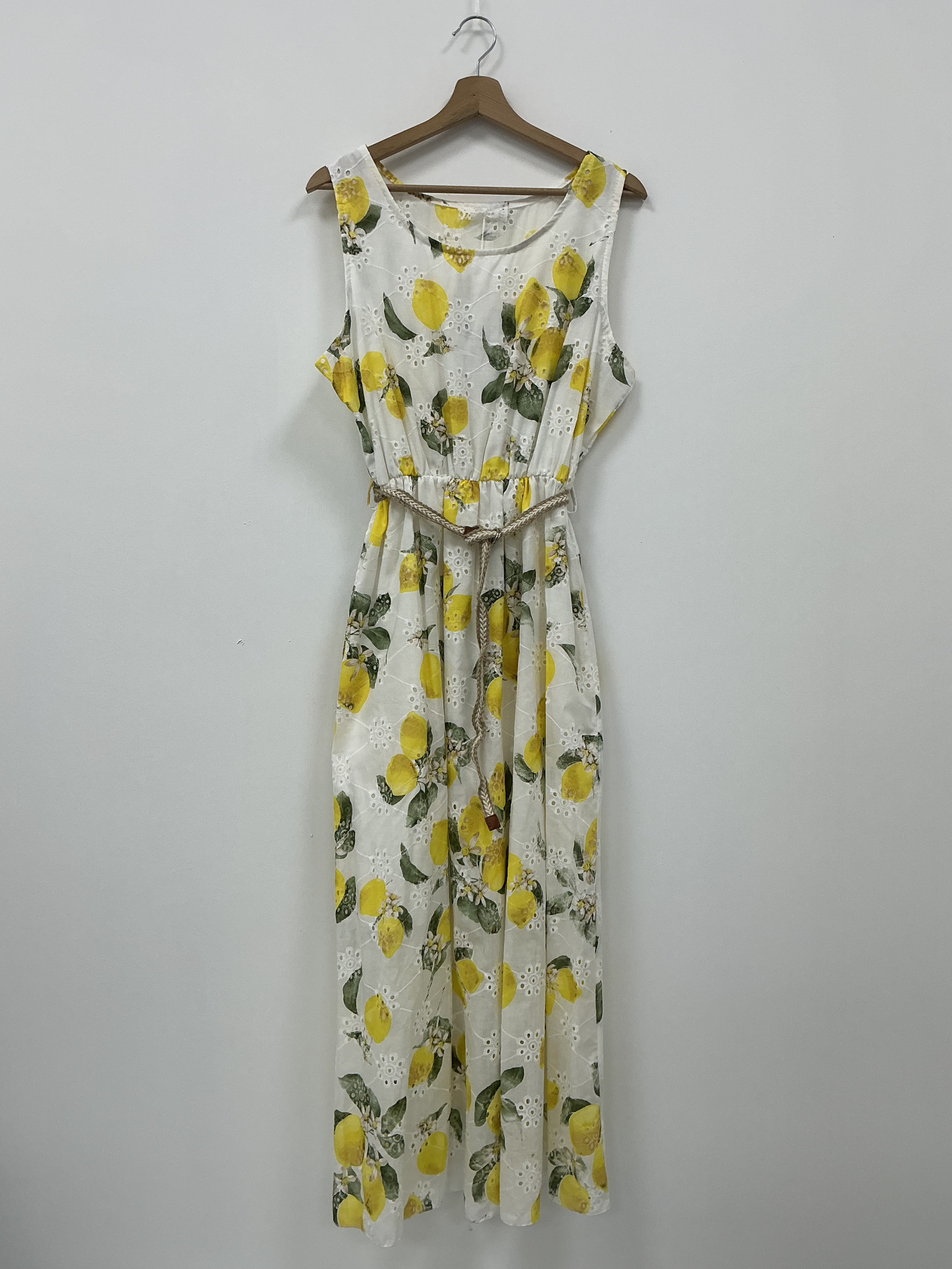 Wholesaler KIS₂ - WOMEN'S LONG DRESS IN EYELET FABRIC ROUND NECK SLEEVELESS WITH WAIST BELT LEMON PRINT ONE SIZE