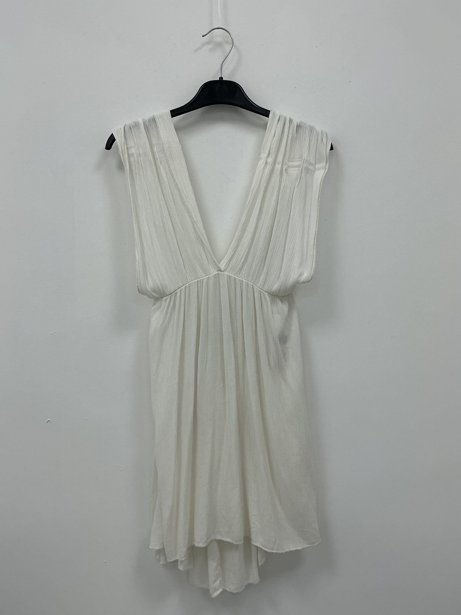 Grossiste KIS₂ - ROBE COURTE SANS MANCHES COL EN V TISSU CONFORTABLE PARFAITE POUR L'ÉTÉ COULEUR UNIE TAILLE UNIQUE