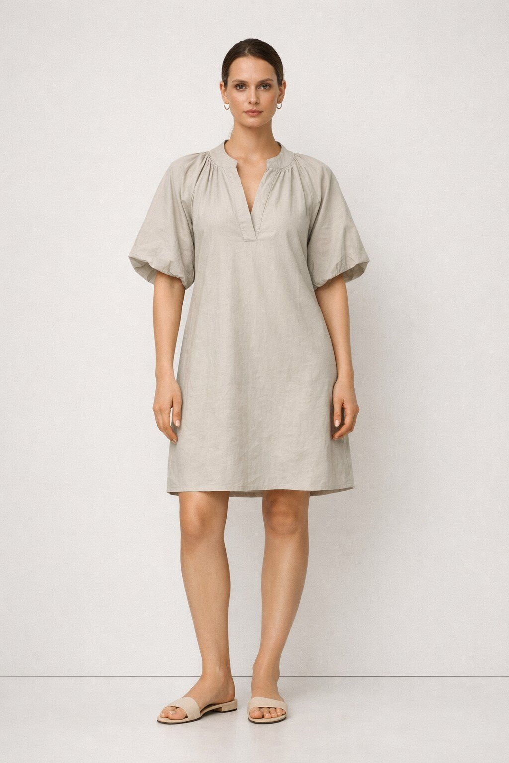 Großhändler KIS₂ - LÄSSIGES KLEID MIT PUFFÄRMELN OFFENER KRAGEN BEQUEM EINHEITSFARBE EINHEITSGRÖSSE