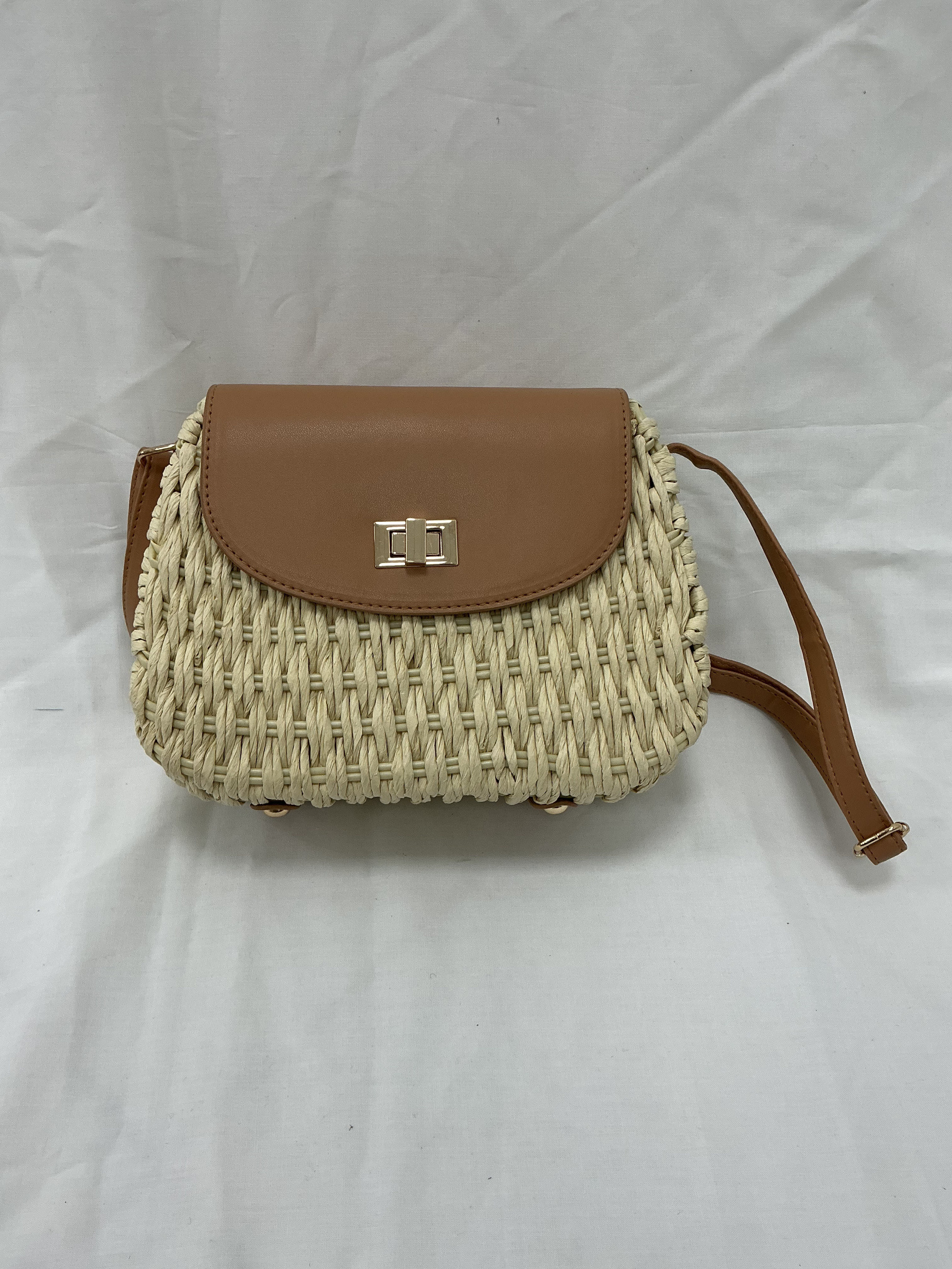 Grossista KIS₂ - BORSA IN PAGLIA A TRACOLLA COMODA GRANDEZZA 23X17X9