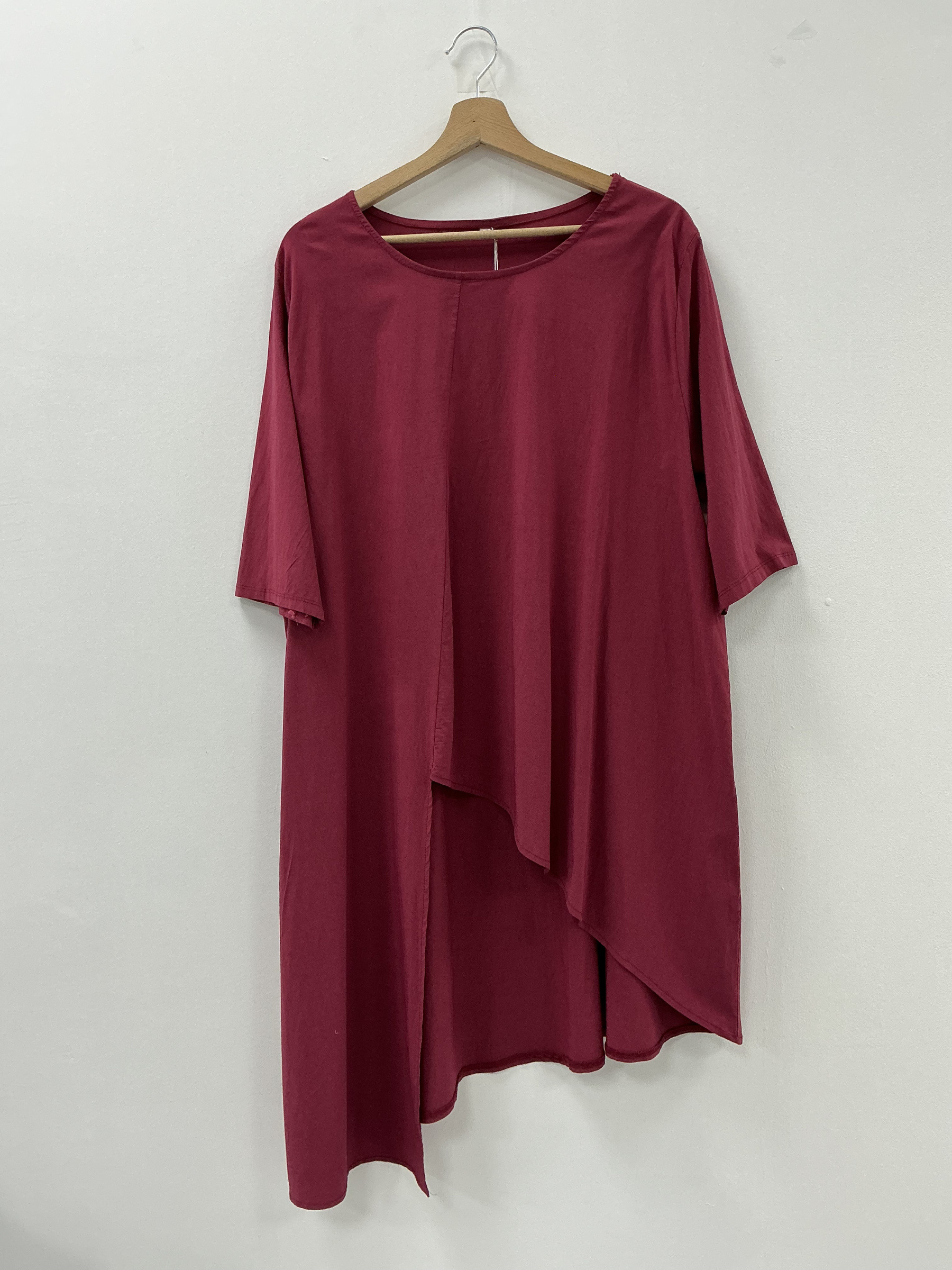 Wholesaler KIS₂ - CURVY WIDE AND LONG T-SHIRT COMFORTABLE CREW NECK HALF SLEEVE SOLID COLOR ONE SIZE