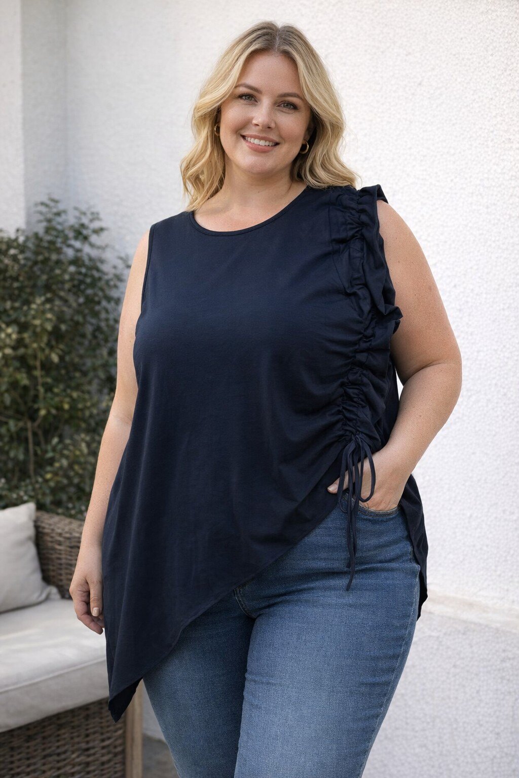 Wholesaler KIS₂ - CURVY PLUS SIZE SLEEVELESS TOP SOLID COLOR ONE SIZE
