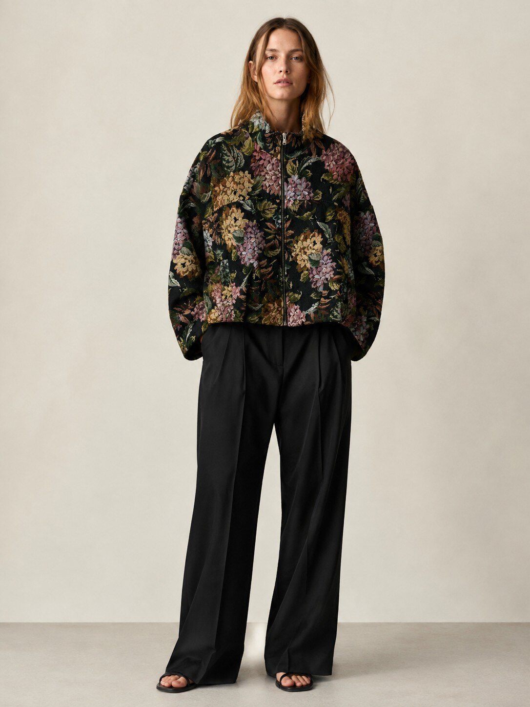 Grossiste KIS₂ - VESTE FLORALE DÉCONTRACTÉE CHARMANTE À MANCHES LONGUES AVEC ZIP FRONTAL TAILLE UNIQUE