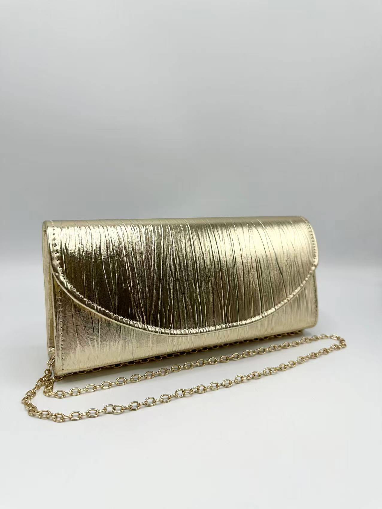 Wholesaler KL - Shiny crinkled effect flap clutch