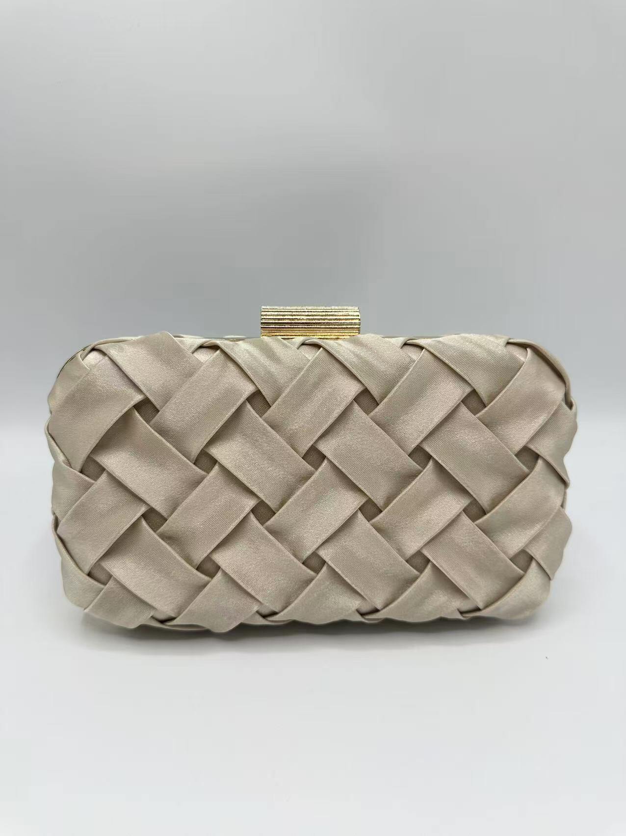 Mayorista KL - Clutch trenzado efecto satinado
