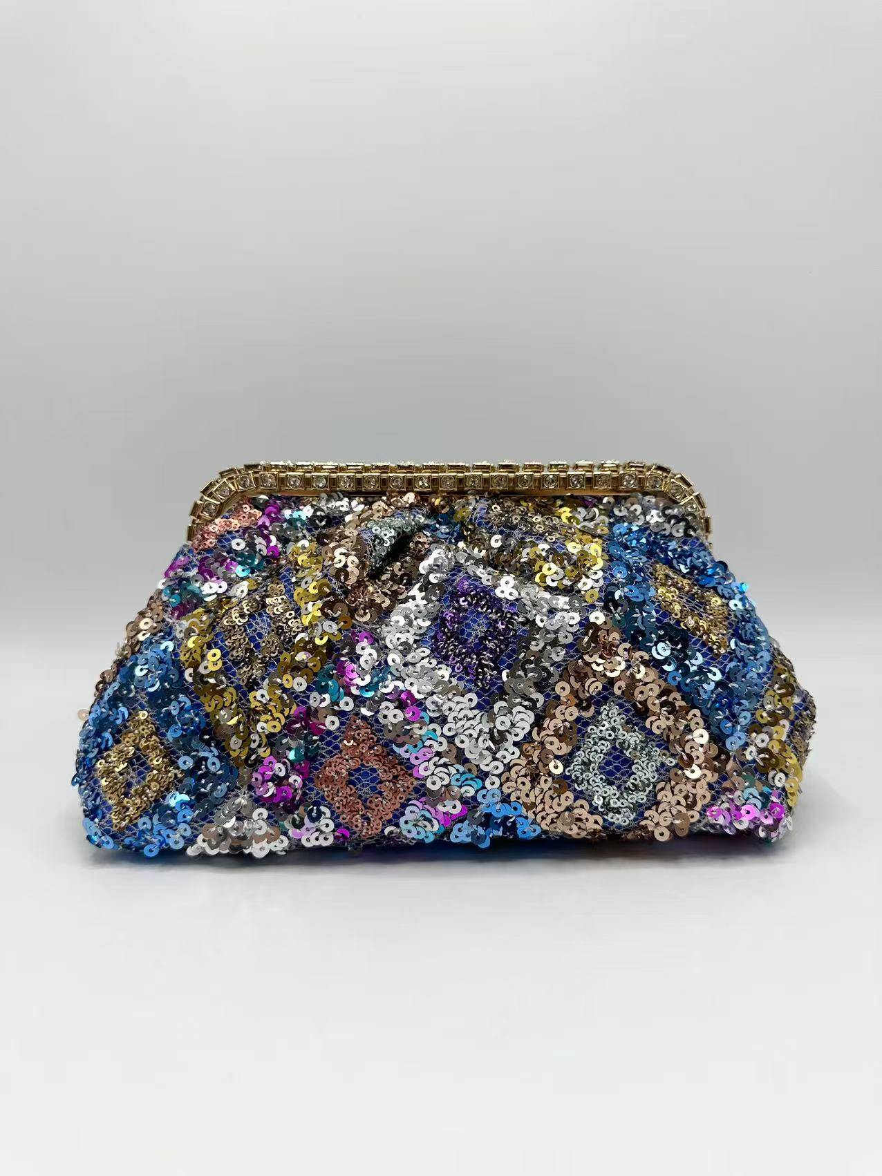 Wholesaler KL - Soft sequin evening bag