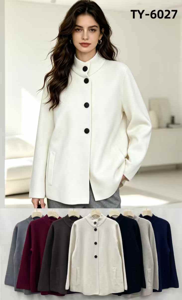 Mayorista KNITWEAR - Abrigo corto con cuello alto en lana de doble cara.