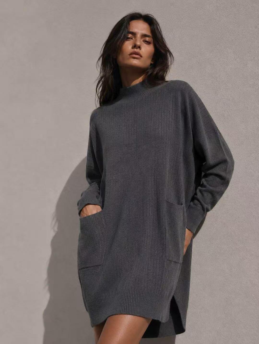 Grossiste Kothè - Robe en viscose pour femme avec col montant, coupe oversize