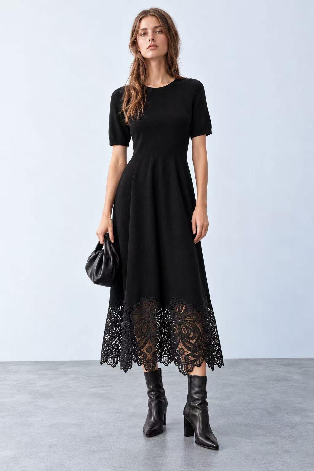 Mayorista Kothè - Vestido largo de punto para mujer con elegante dobladillo de encaje, disponible en cuatro colores refinados.