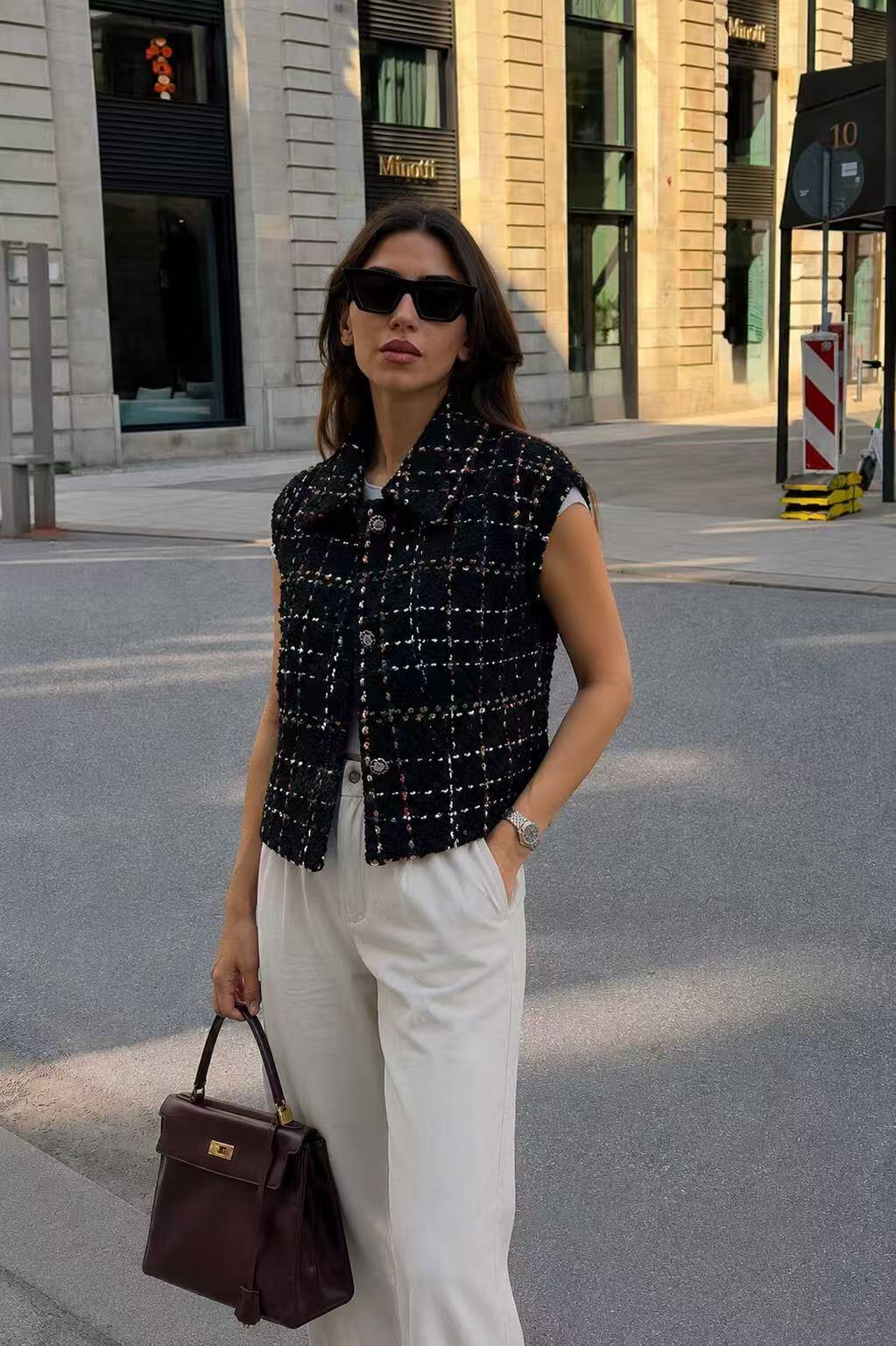 Grossista Kothè - Giacca da donna in bouclé con paillettes e bottoni gioiello