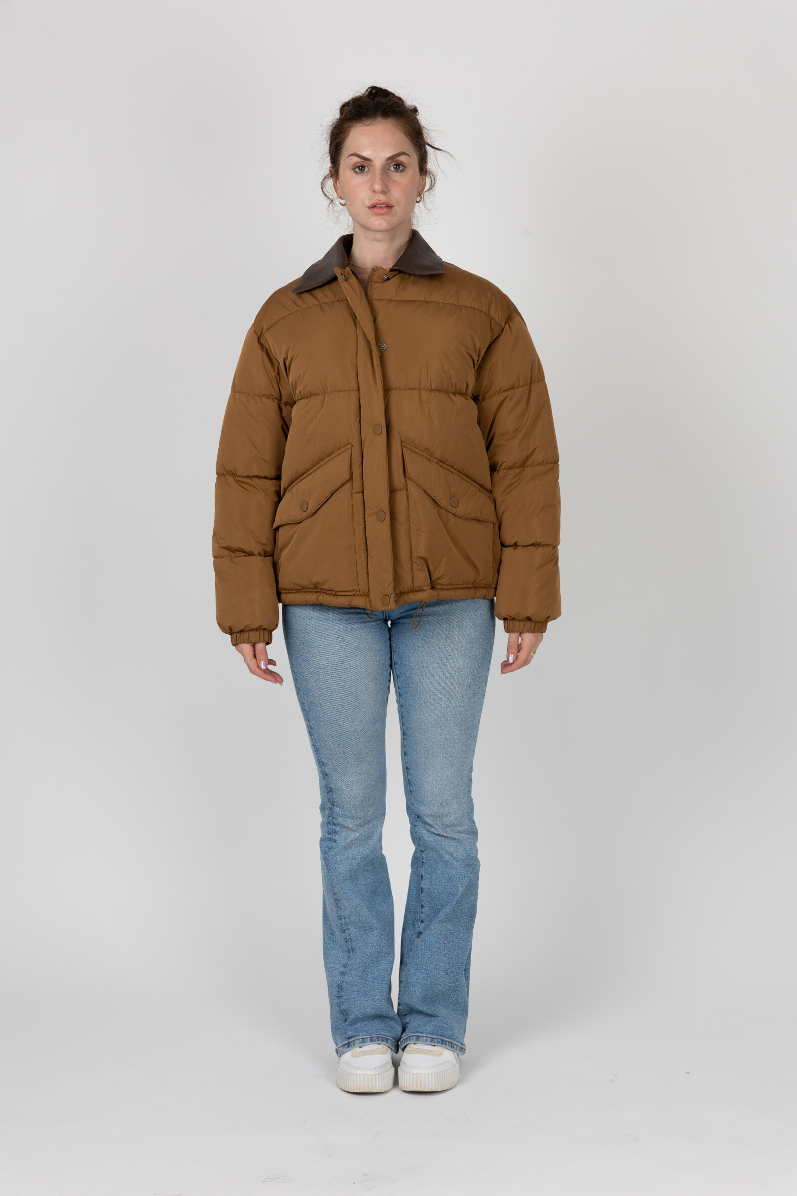 Großhändler Kzell Paris - STEPPJACKE MIT KONTRASTIERENDEM KRAGEN