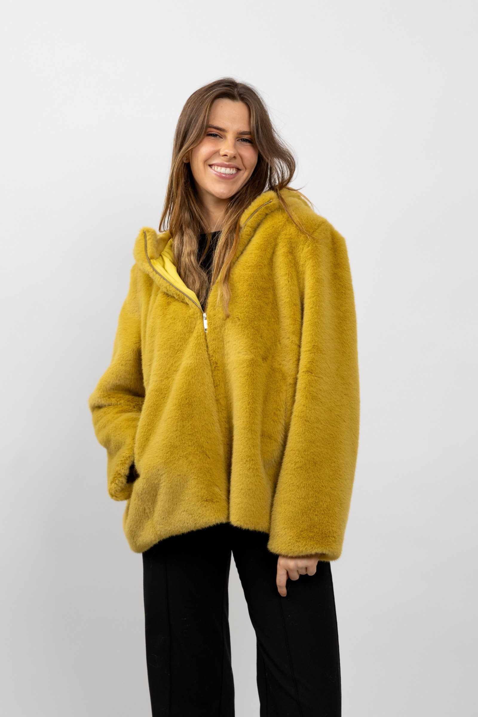 Großhändler K-ZELL Paris - Kapuzenjacke aus Kunstfell
