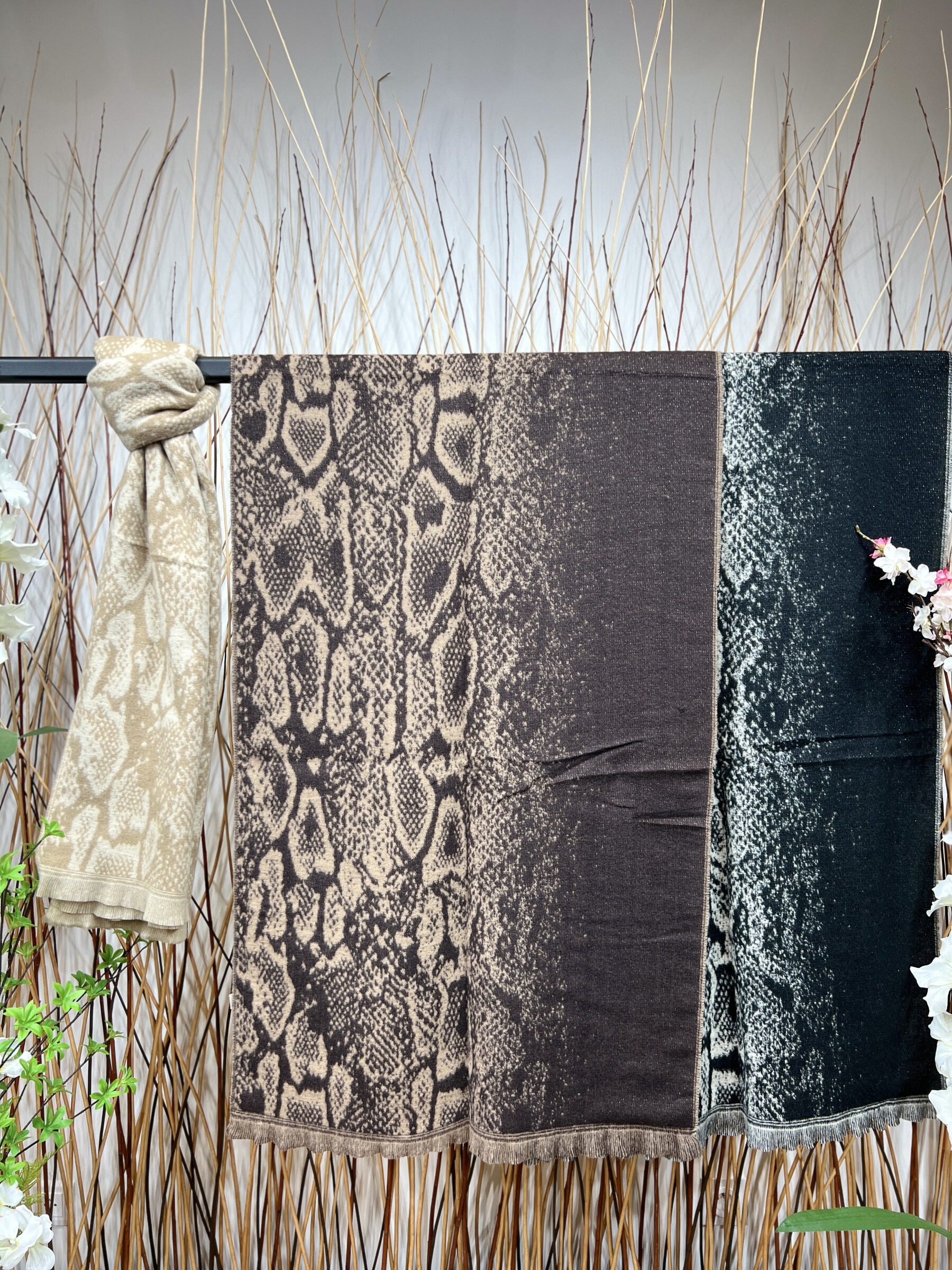 Mayorista L'Emotion - Bufanda ancha rectangular con estampado de piel de serpiente y flecos 60 x 200 cm