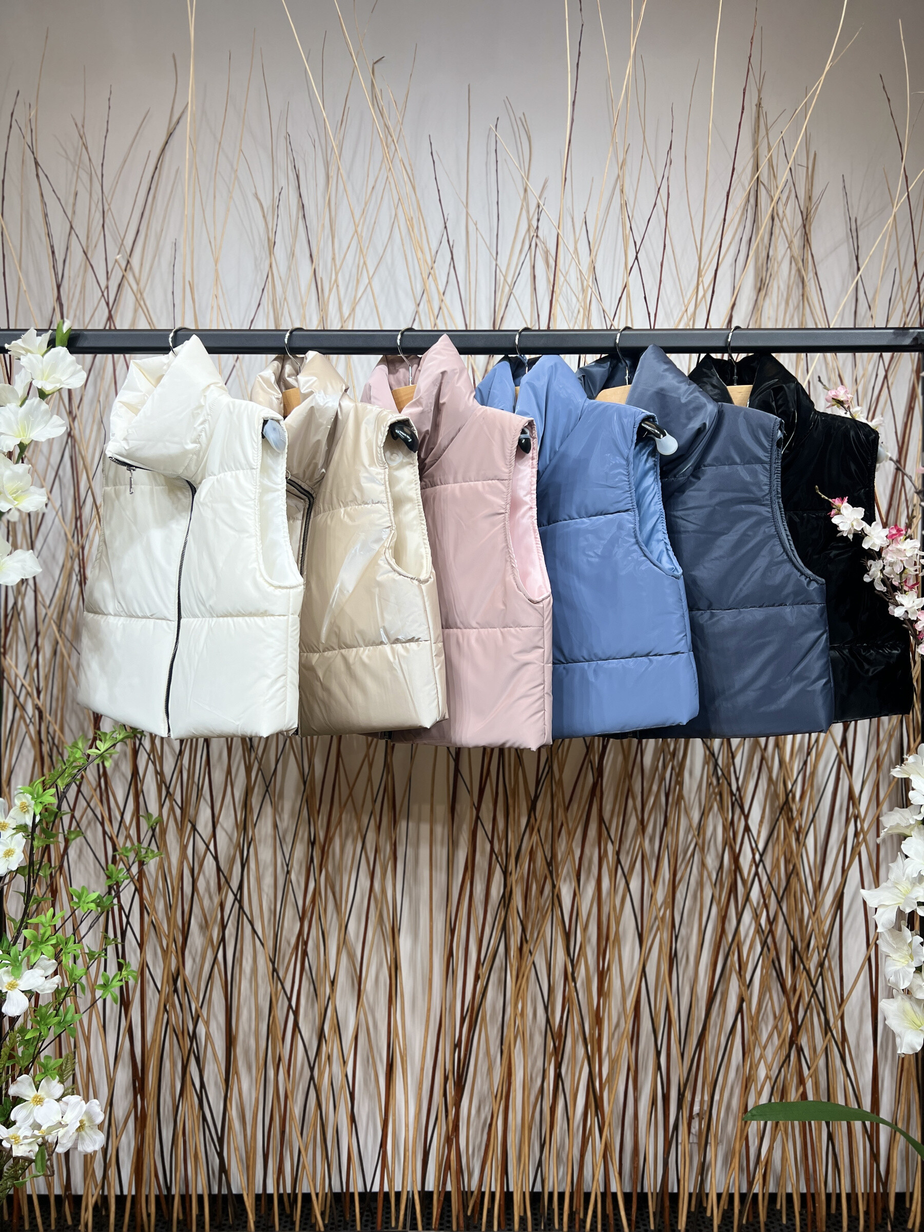 Grossiste L'Emotion - Gilet Sans Manche Cloisonnée Col Montant Zippé