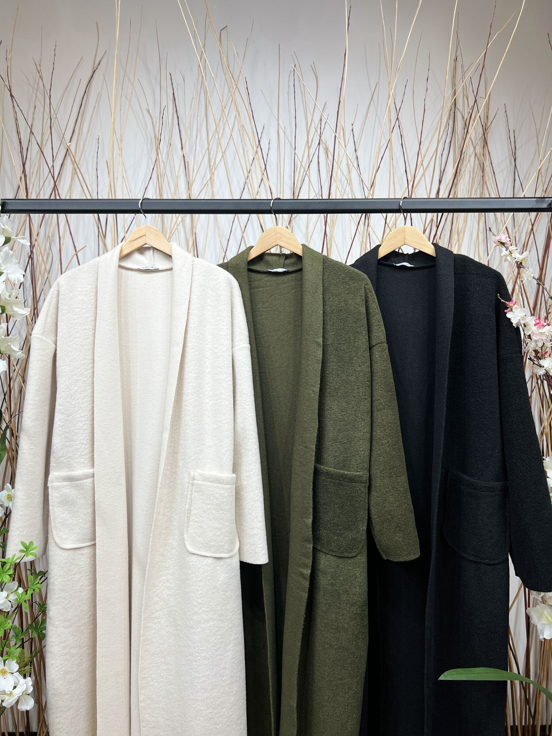 Grossiste L'Emotion - Manteau Long Poches Avant  Large Laser Cut  Polyester