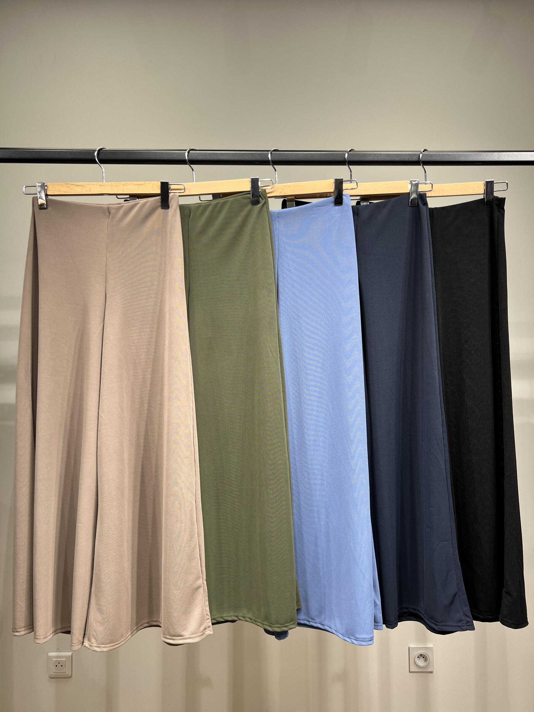 Wholesaler L'Emotion - Flexible large pants straight cut elastic size 36-42