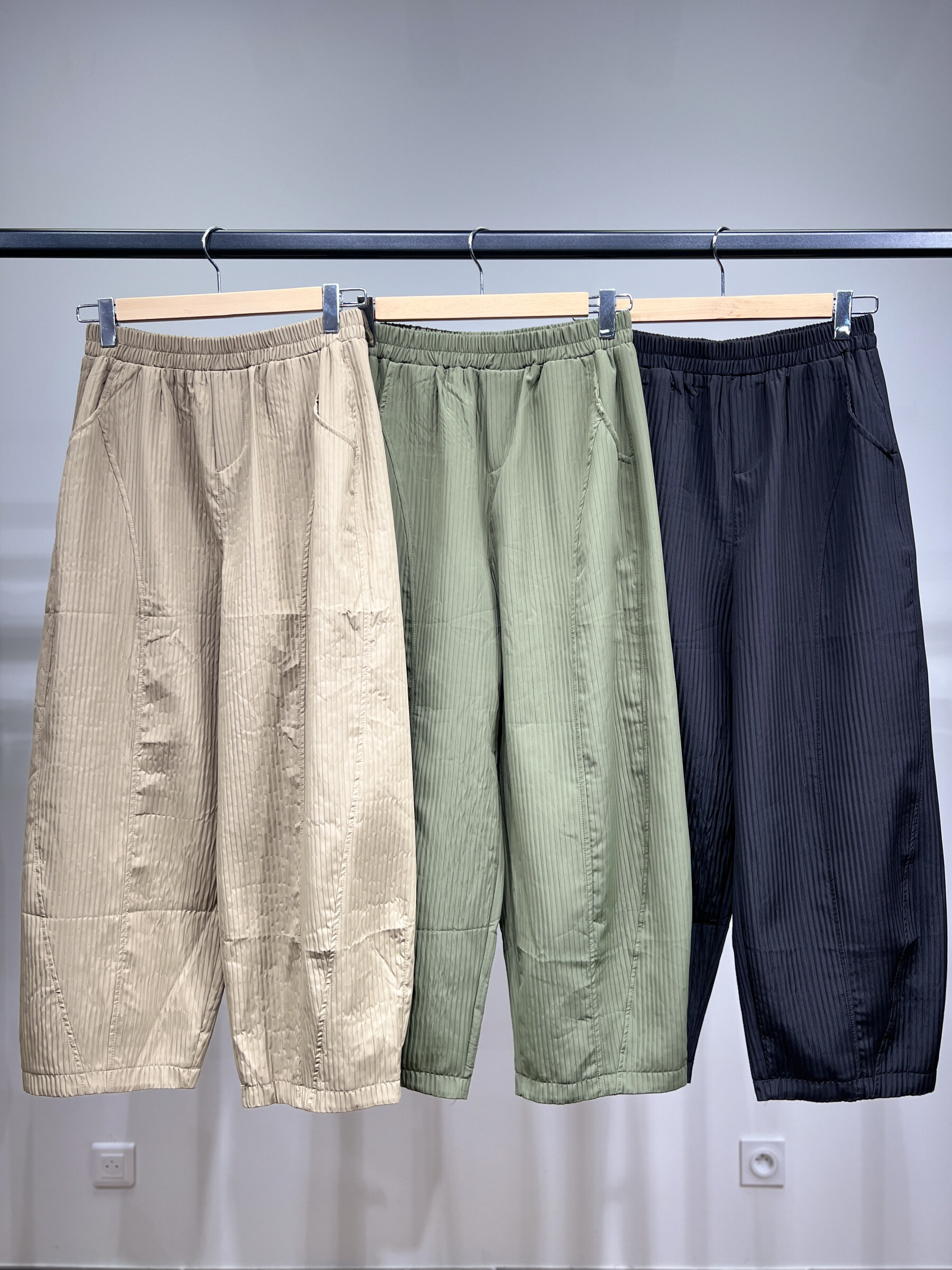 Wholesaler L'Emotion - Côte-wide chopped balloon pants Elastic size 100% polyester size 38-44