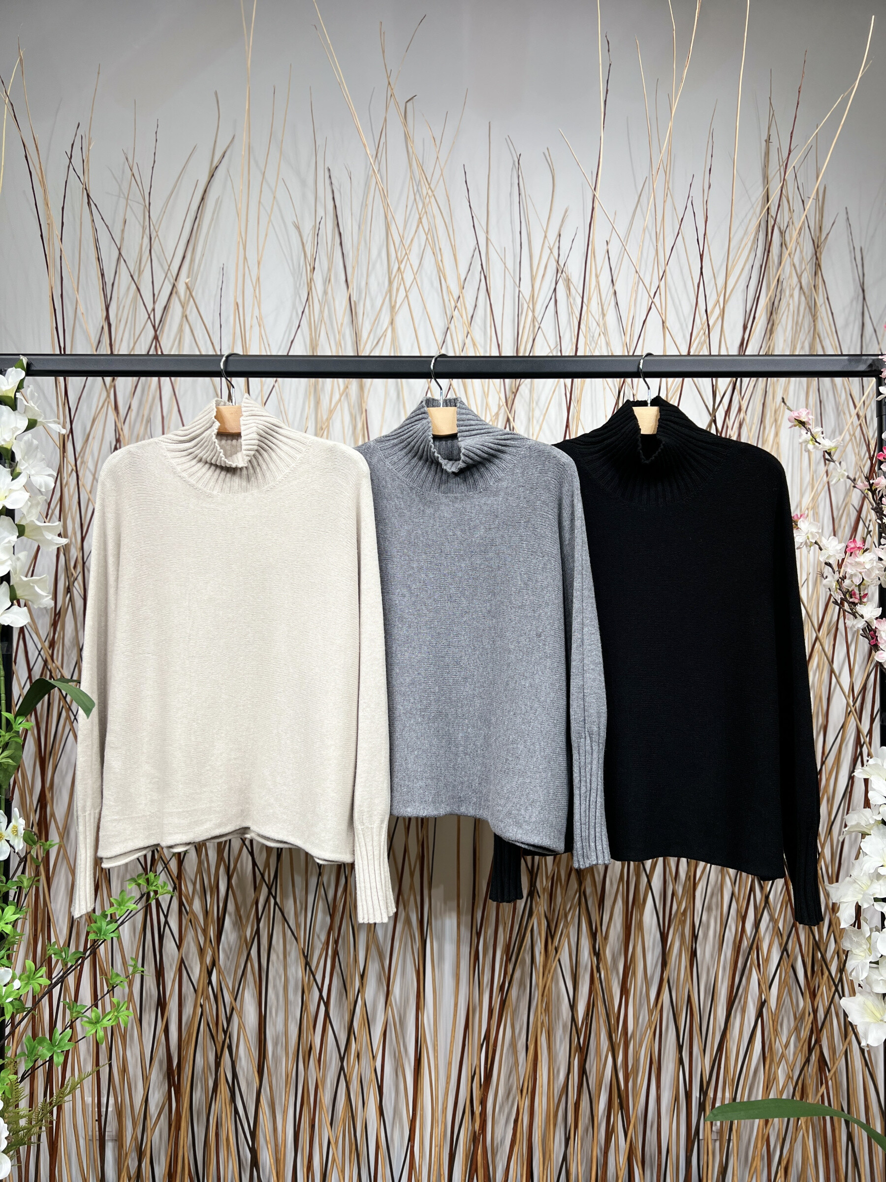 Wholesaler L'Emotion - Large Knit Sweater Stand Collar Wide Ribbed Neckline Size 36-46