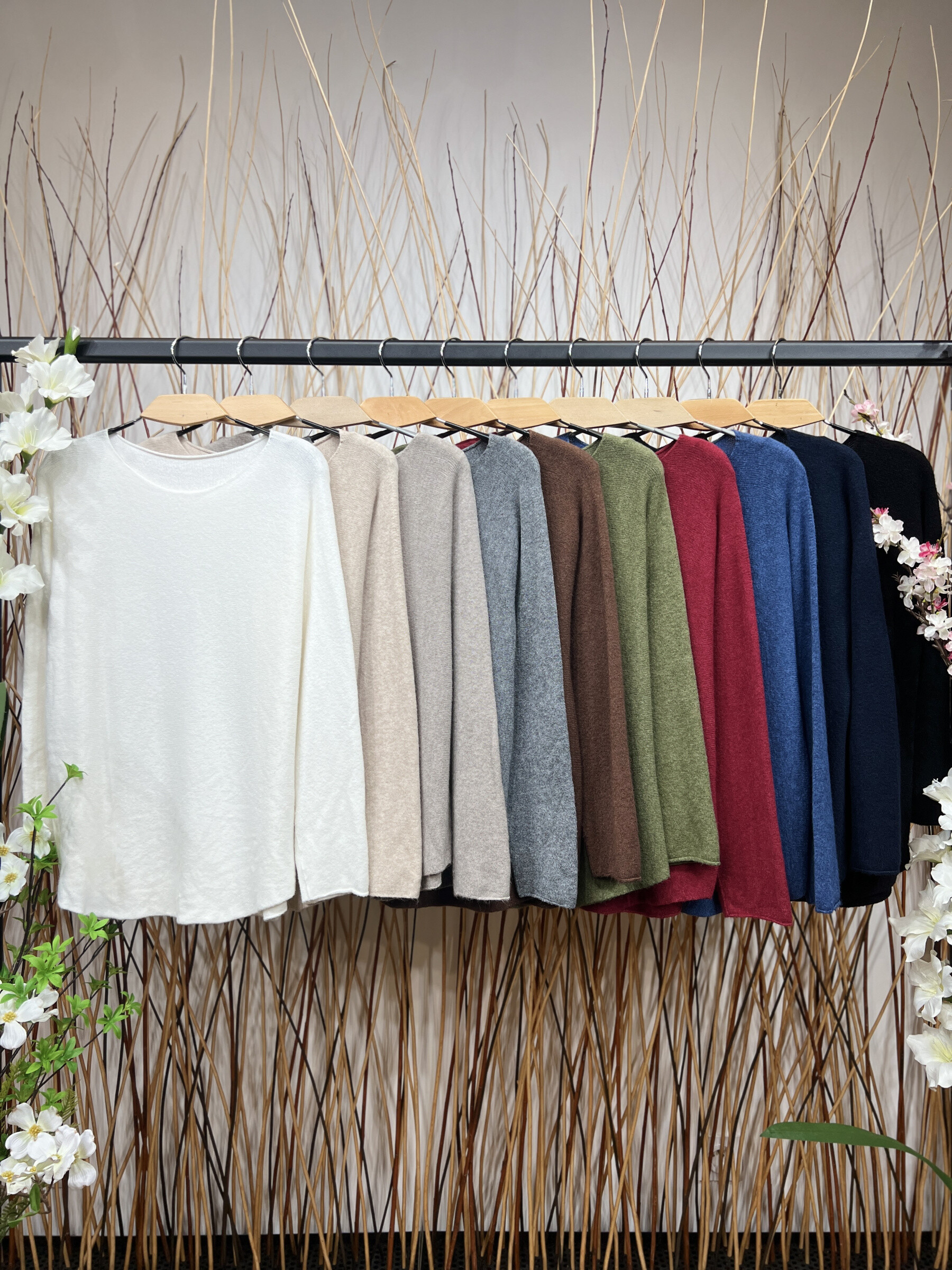 Wholesaler L'Emotion - Pull in a knit long round neck viscose size 36-42