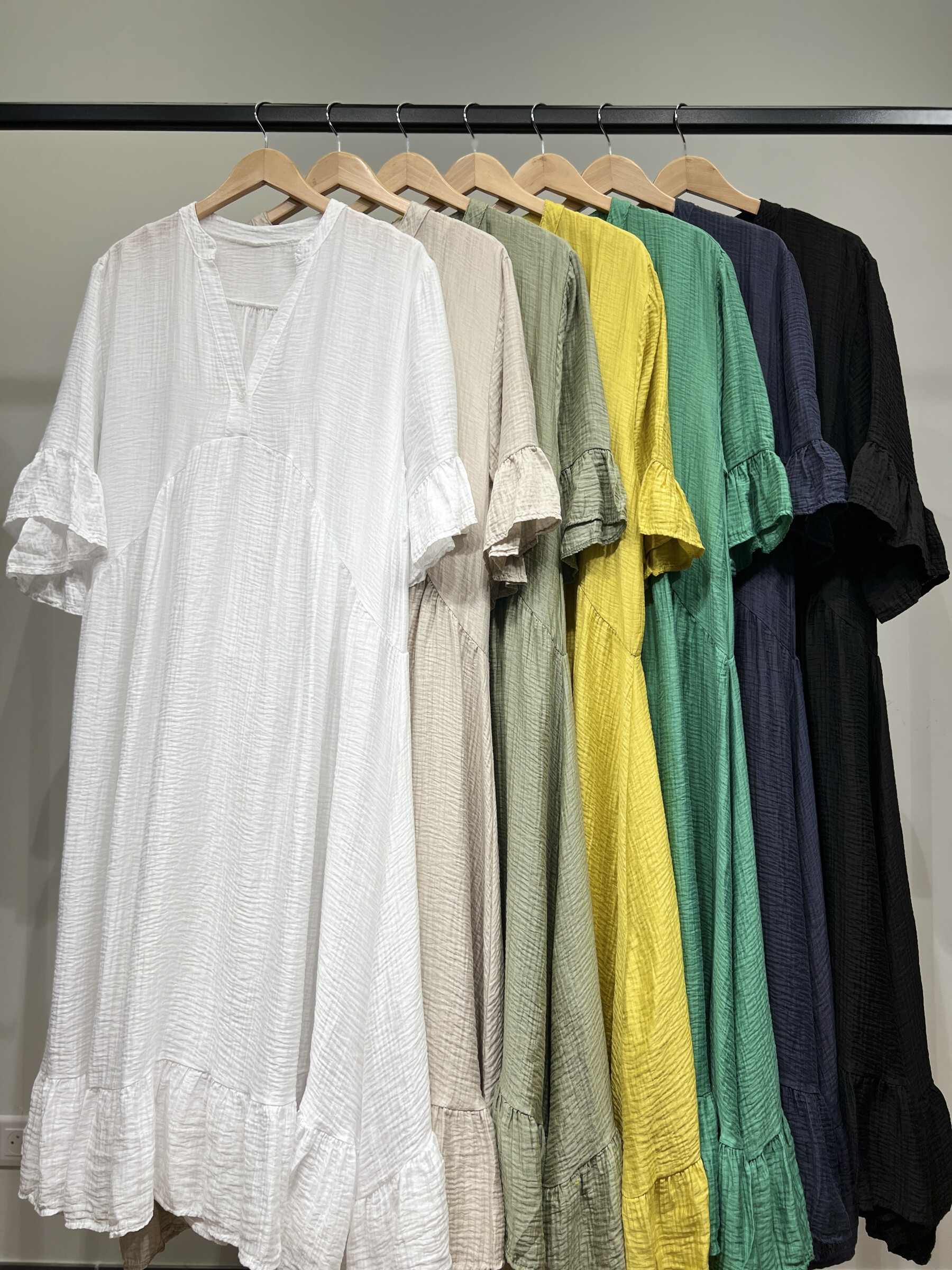 Grossiste L'Emotion - Robe Manche 3/4 Col Tunisien à Volants Taille 38-44