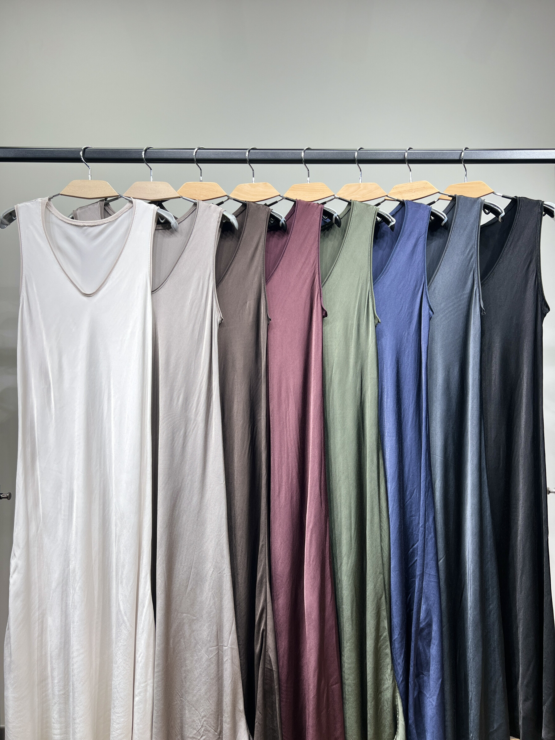 Wholesaler L'Emotion - Long tank top dress with satin satin 100% viscose size 36-42