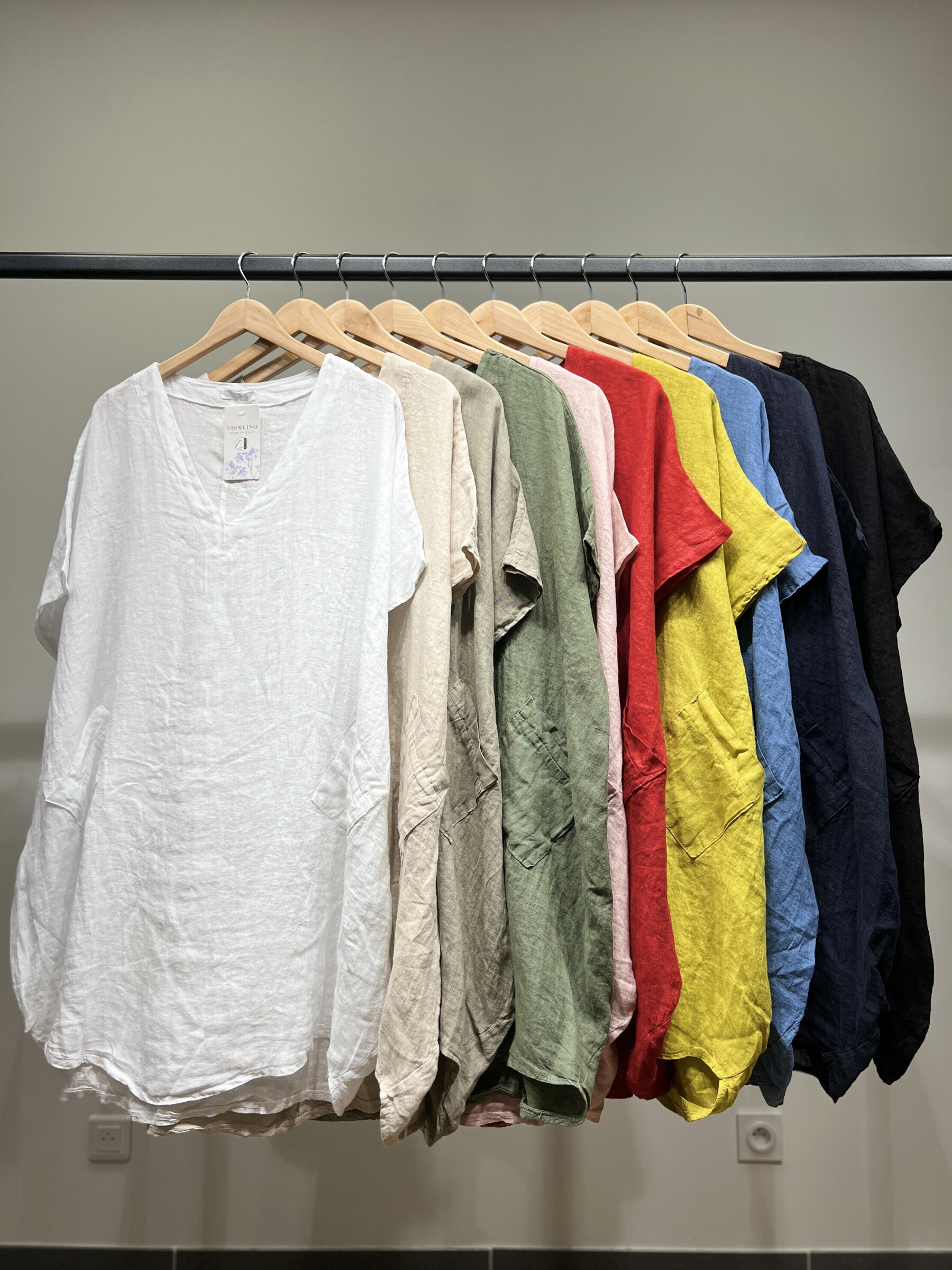 Wholesaler L'Emotion - Wide V-Neck Short Sleeve Tunic with Pockets 100% Linen
