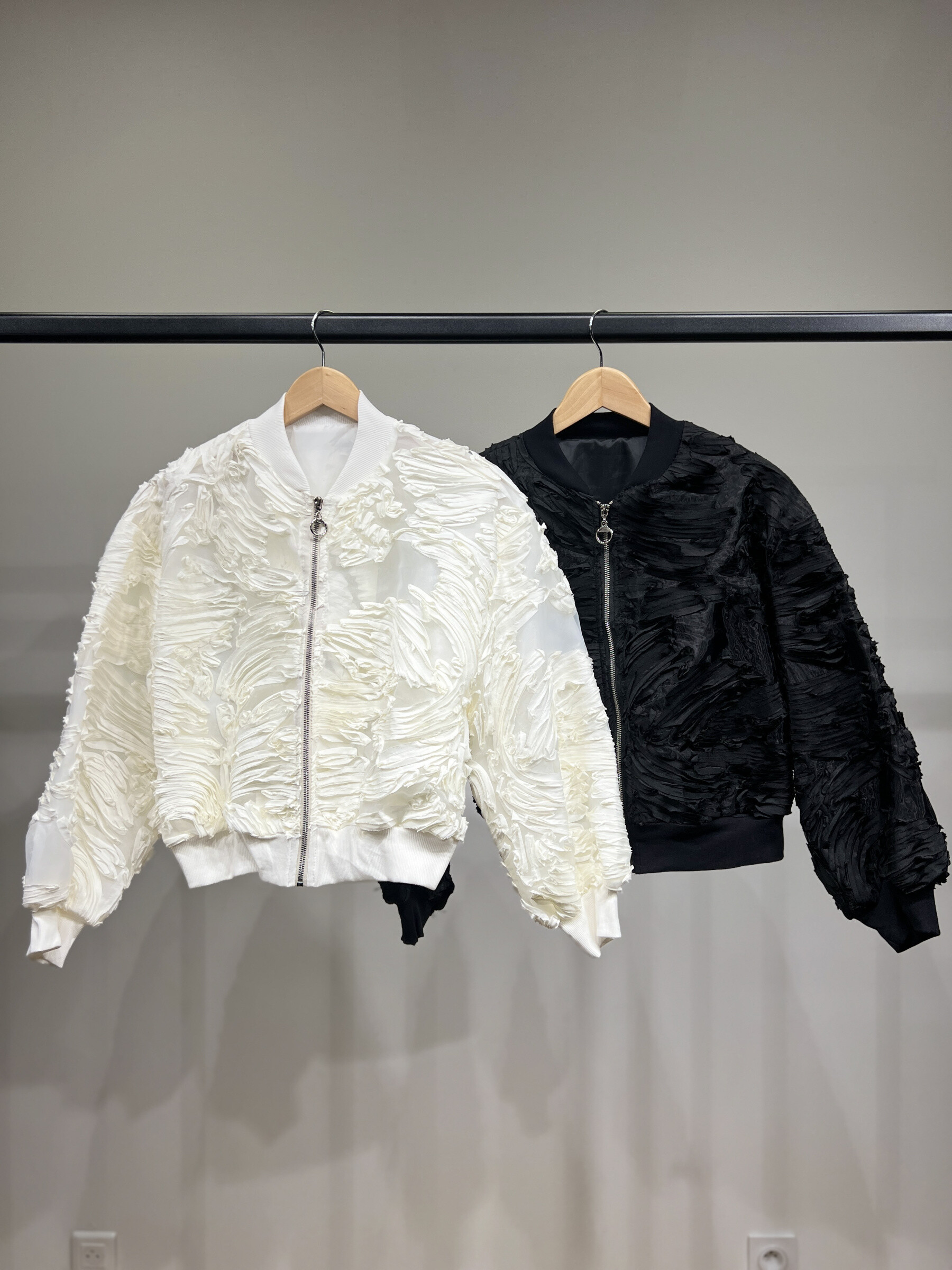 Wholesaler L'Emotion - Organza textured jacket crumpled 100% polyester size 36-42