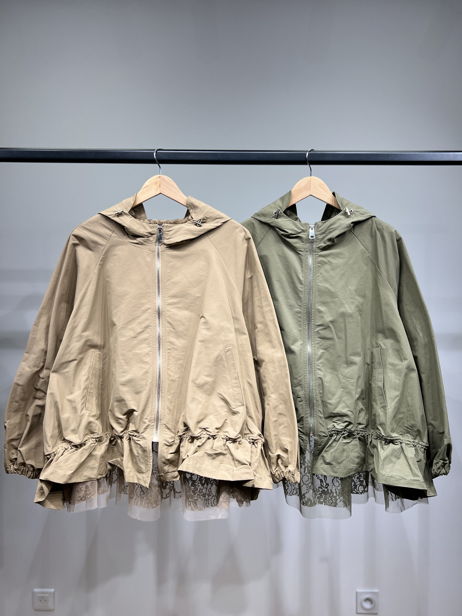 Wholesaler L'Emotion - Waterproof hooded jacket