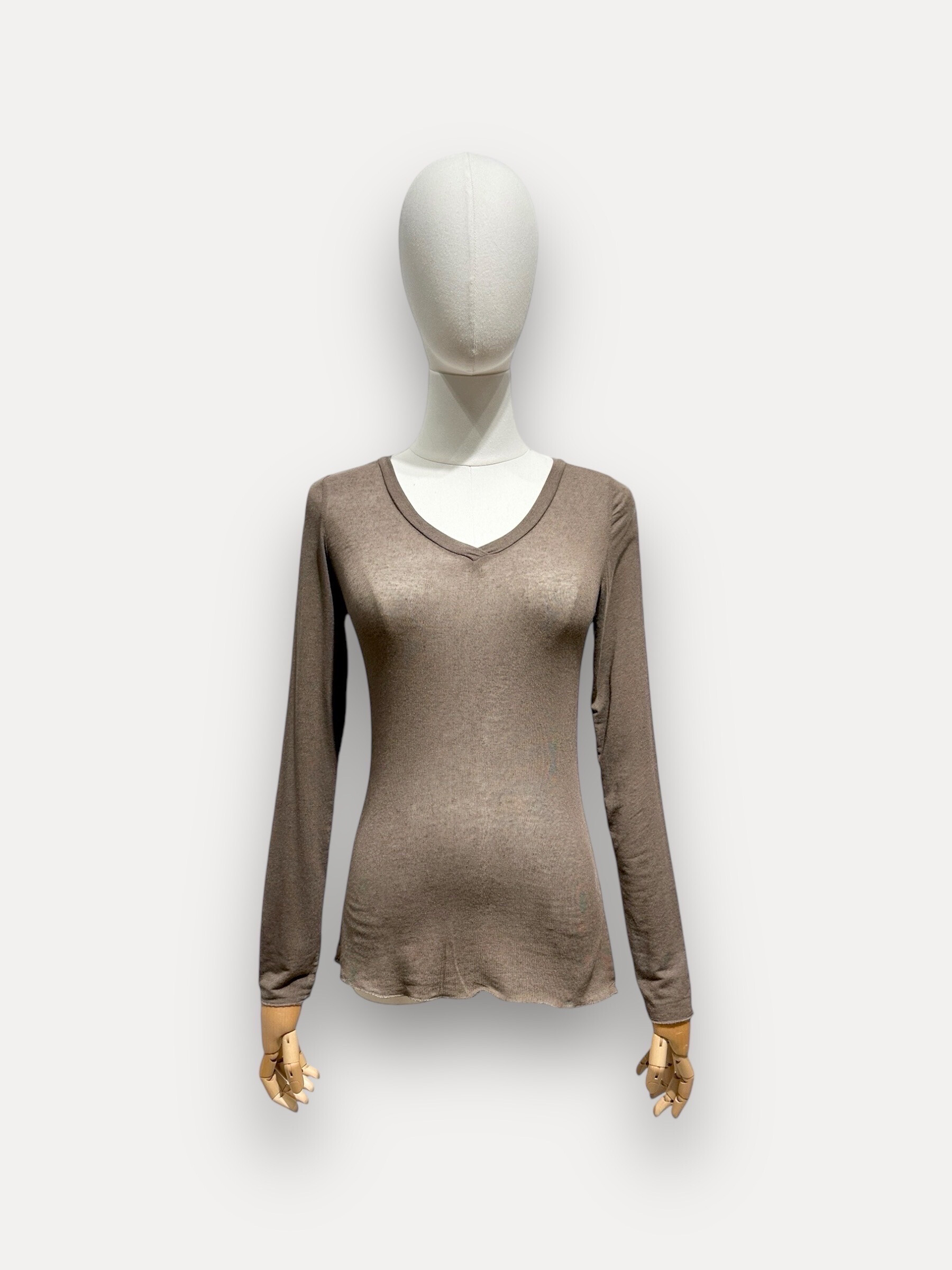 Großhändler L'ESSENTIEL - LYLIA Unterpullover aus schlichtem Kaschmir mit langen Ärmeln und V-Ausschnitt