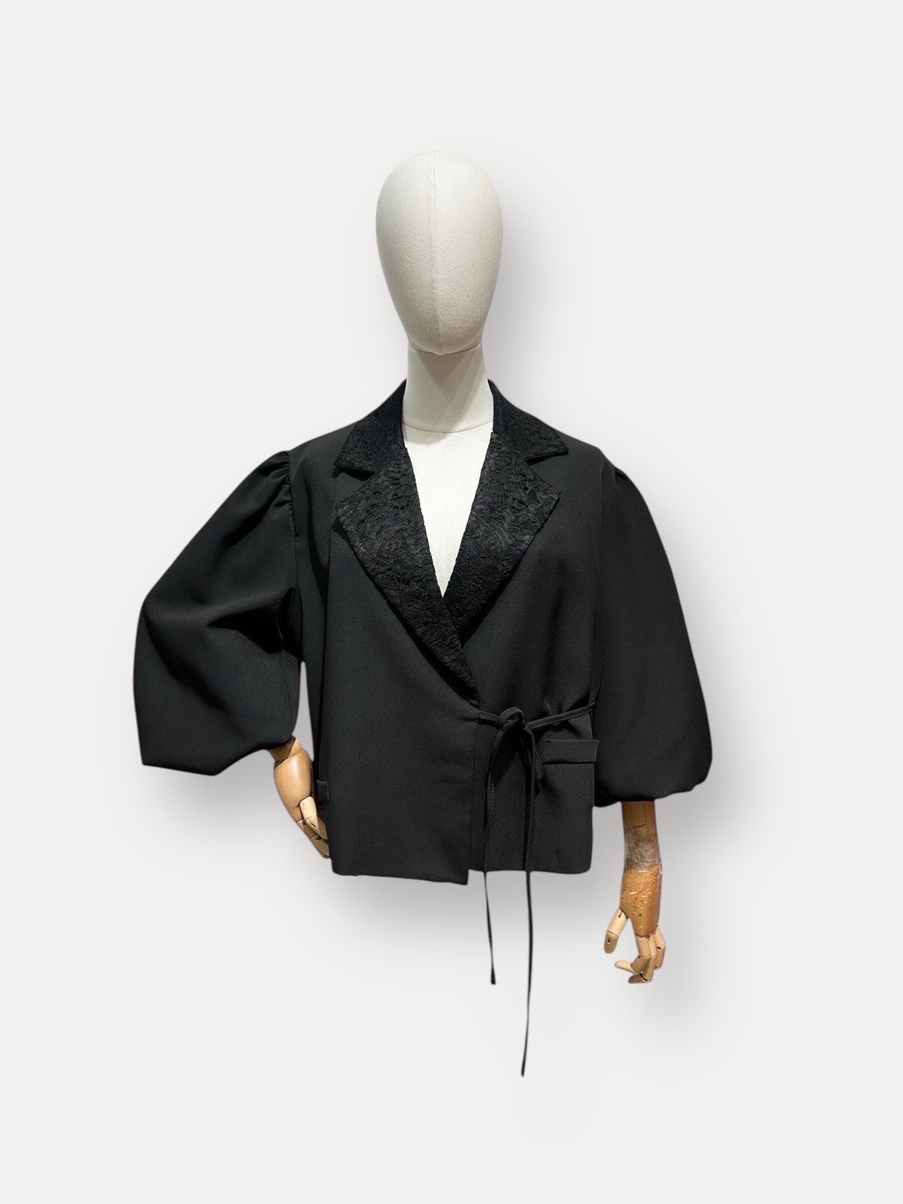 Mayorista L'ESSENTIEL - Chaqueta KATNISS con mangas 3/4 estilo globo, estilo envolvente con detalles de encaje