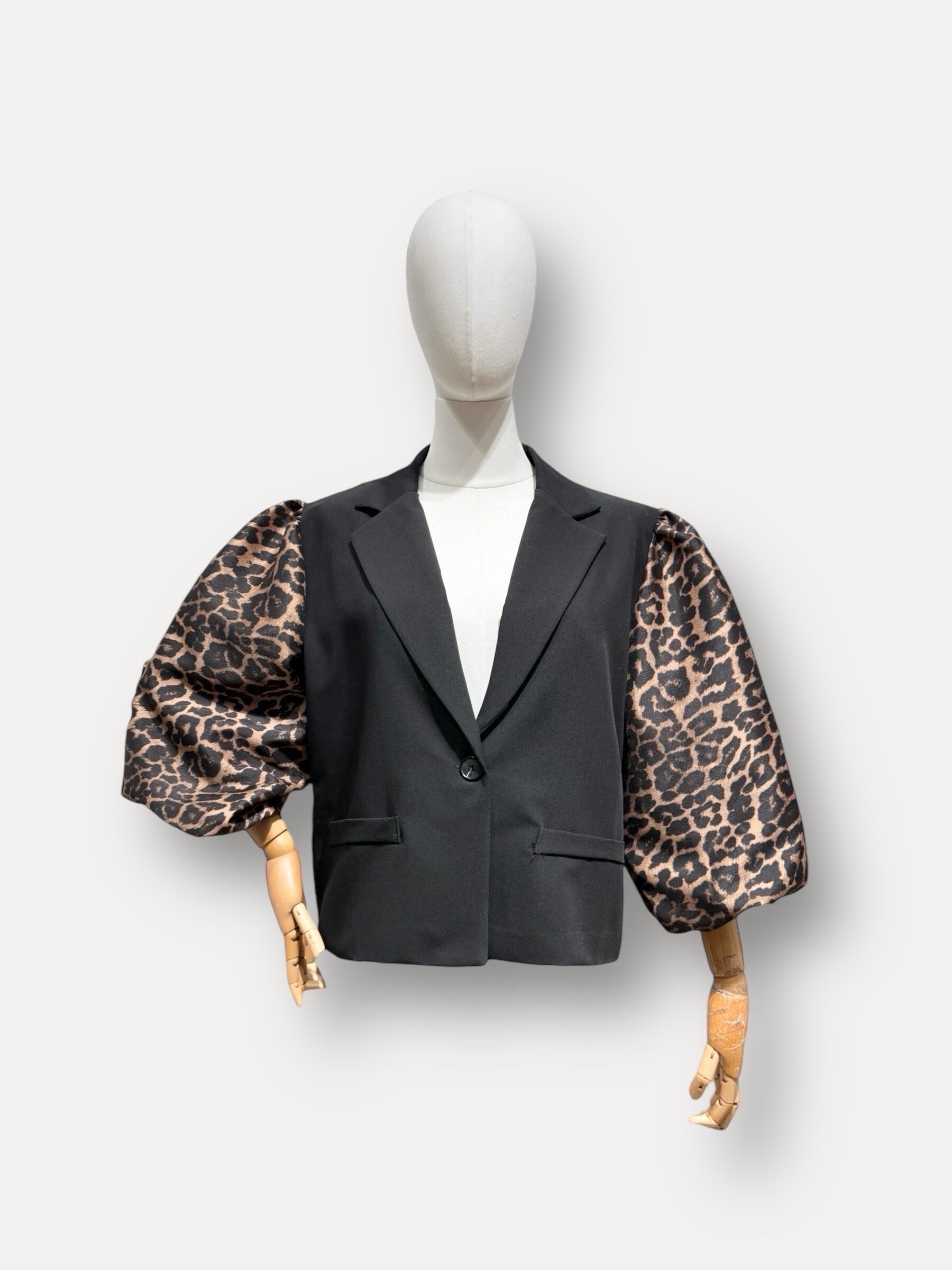 Grossiste L'ESSENTIEL - Blazer TANIA Courte Avec Manches 3/4 En Ballon À Motif Léopard