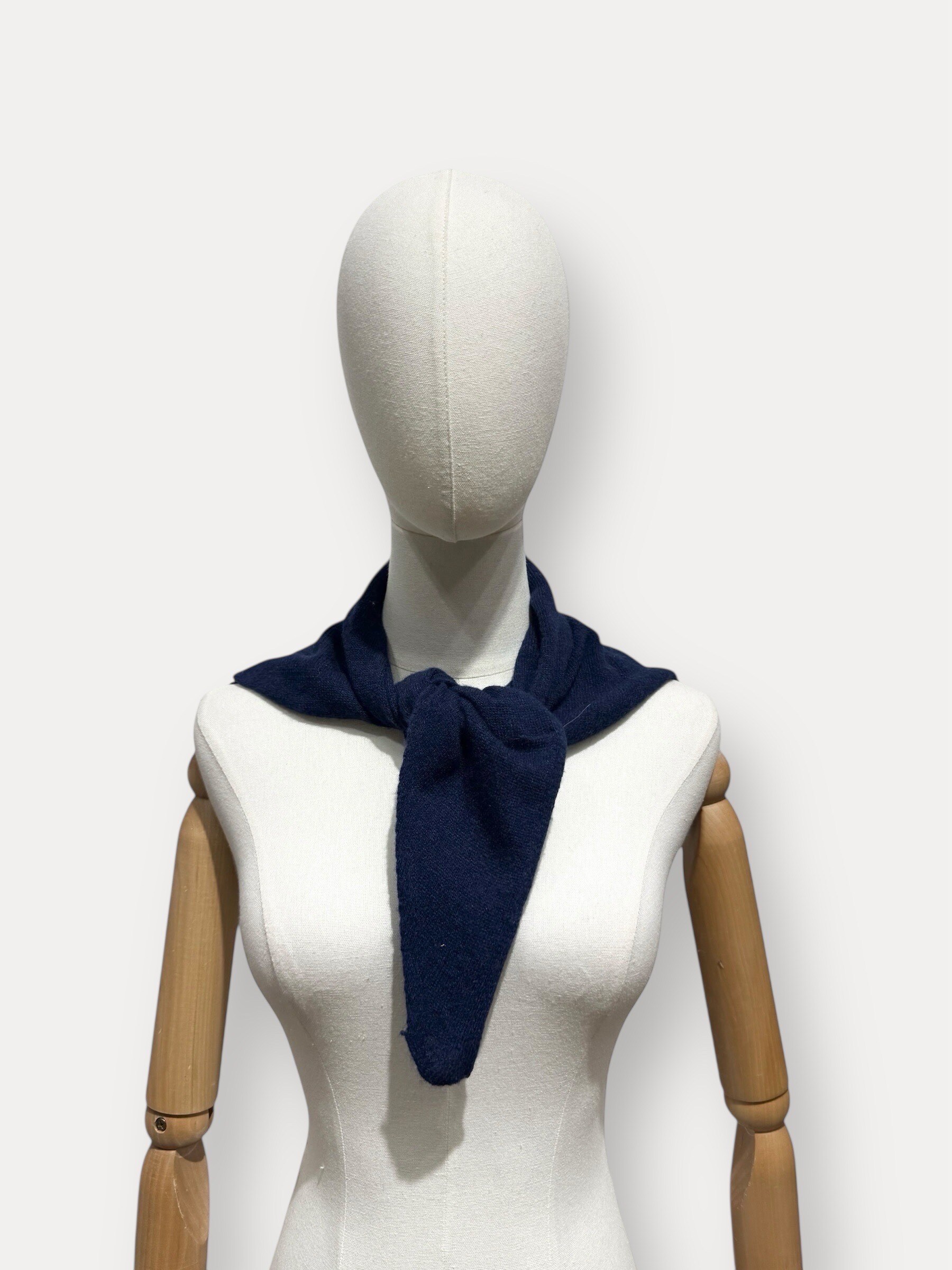 Grossista L'ESSENTIEL - Sciarpa Triangolare Unita con Cashmere