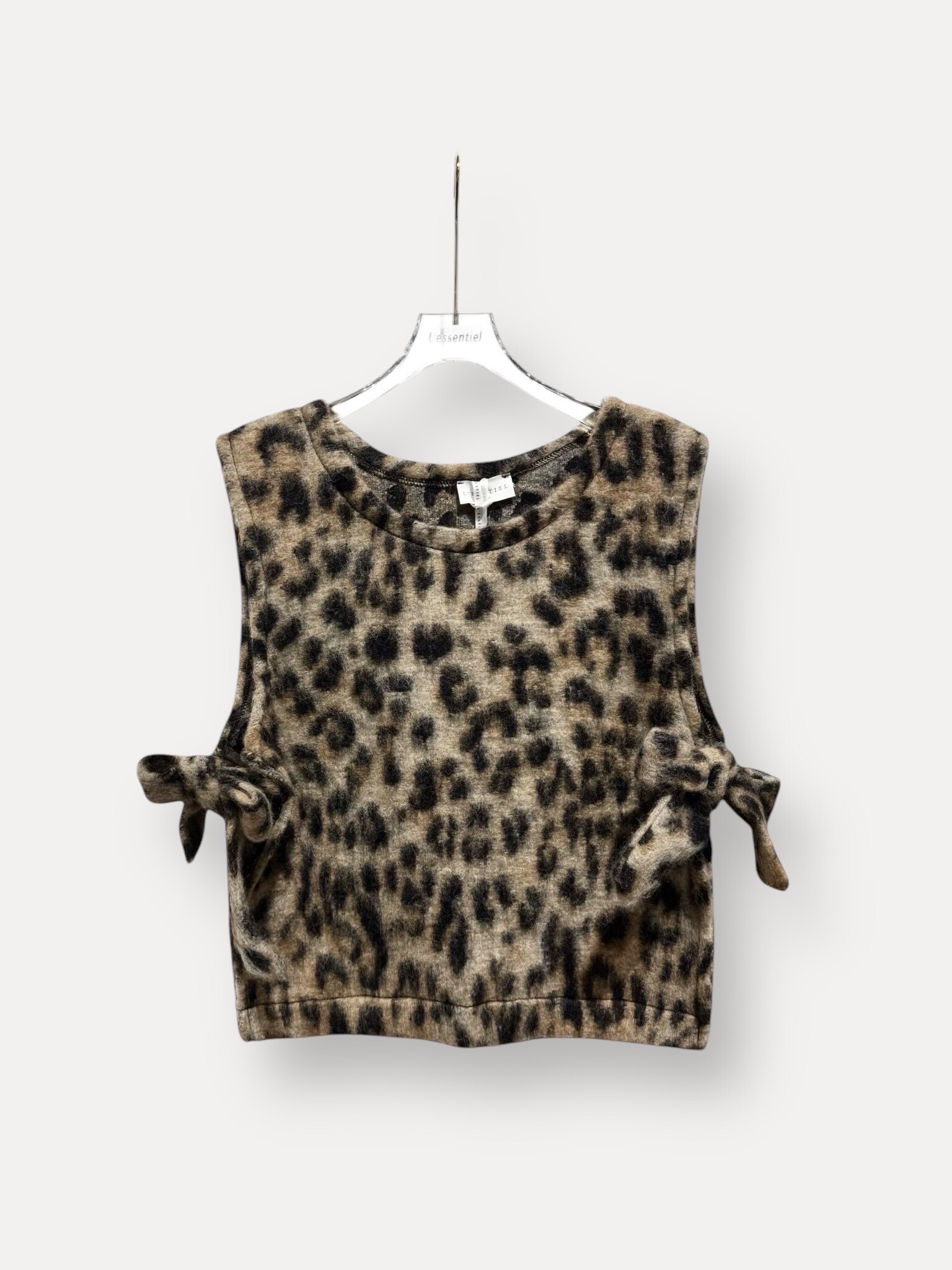 Grossiste L'ESSENTIEL - Gilet Sans Manches En Poil Lisse Ouvert Sur Les Cotés À Noué À Motif Léopard