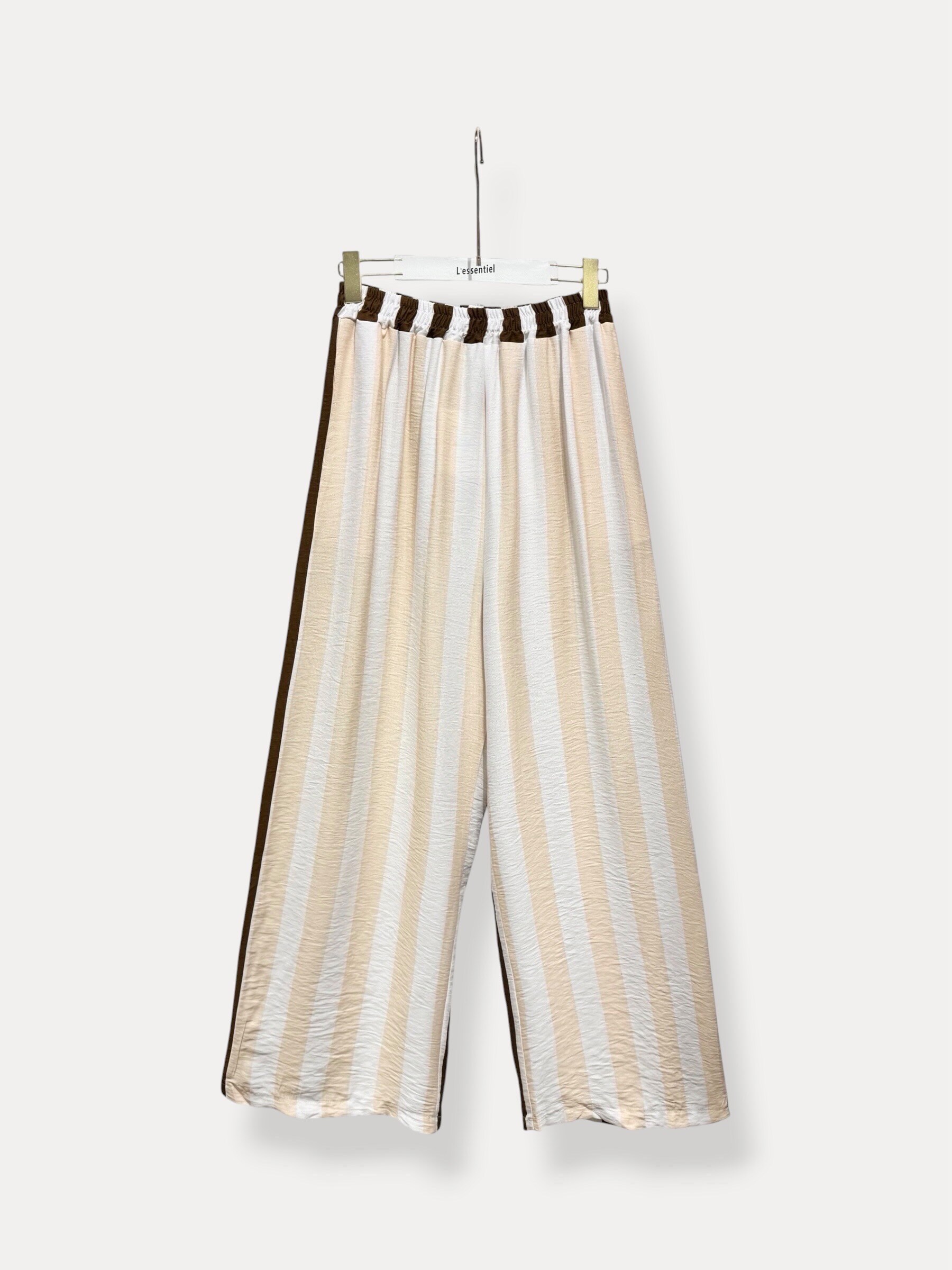 Grossista L'ESSENTIEL - Pantaloni a Vita Alta a Gamba Larga con Dettagli a Cuore sul Retro e Stampa a Righe Bicolore