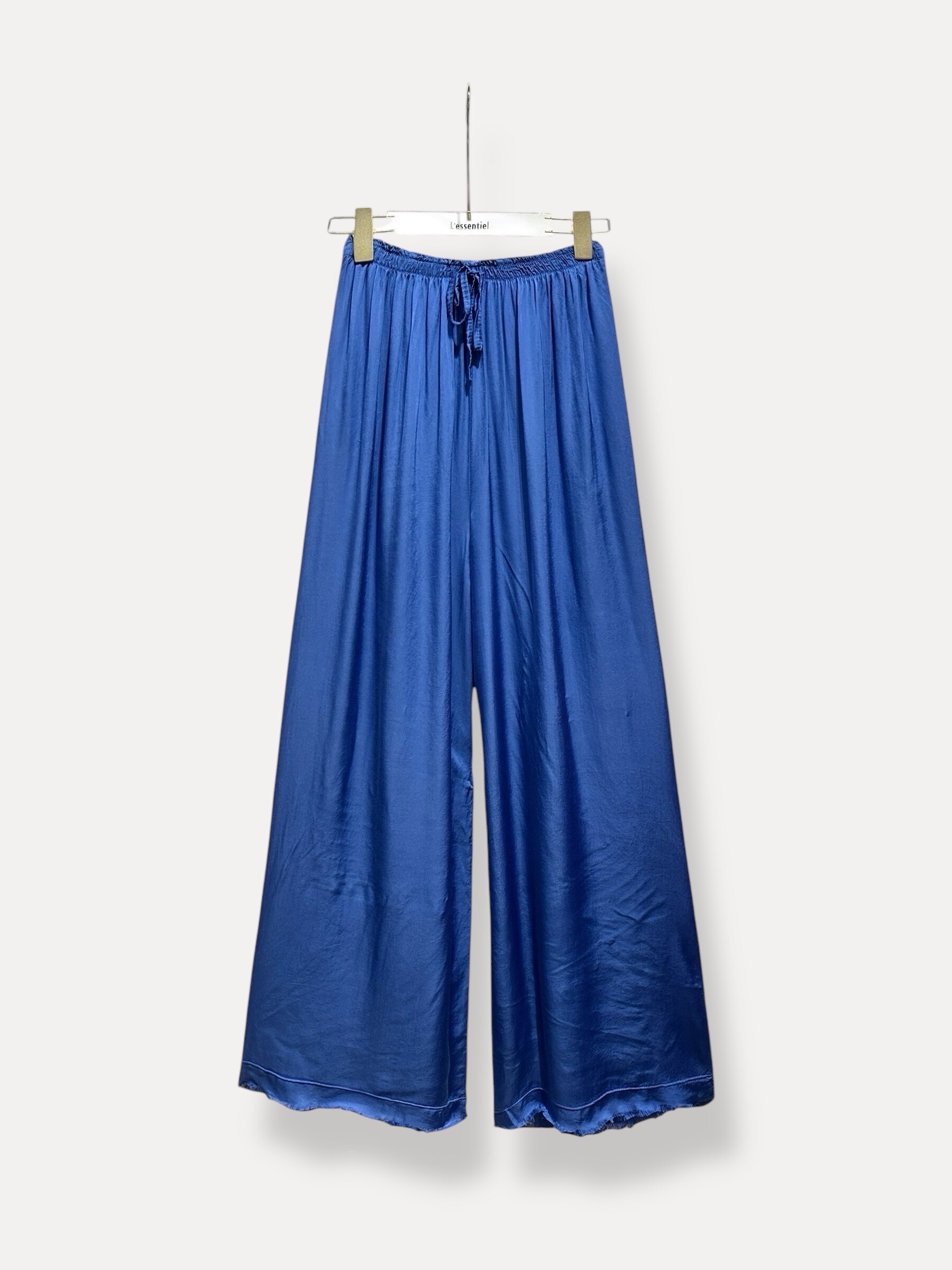 Grossiste L'ESSENTIEL - Pantalon Taille Haute Large Fluide Satiné Avec Effet Effiloché Bordures