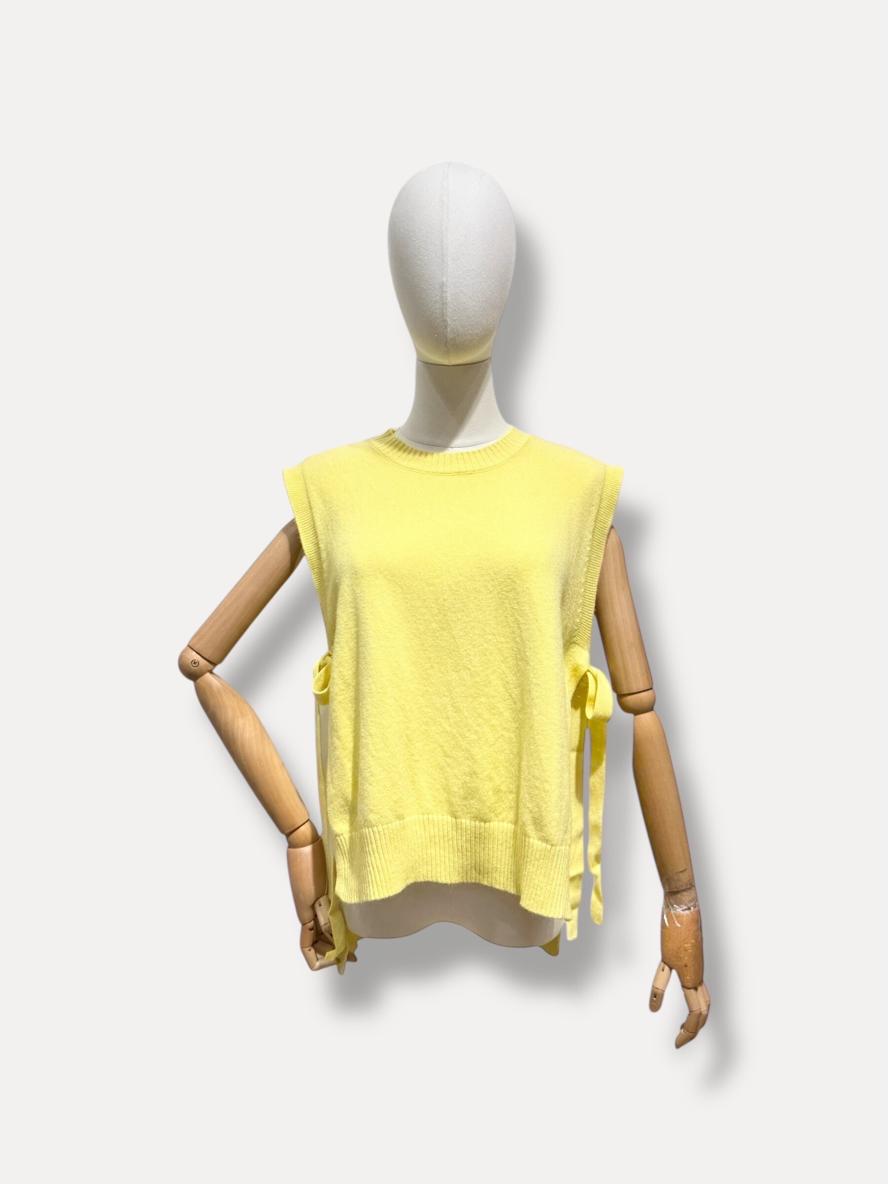 Grossista L'ESSENTIEL - Maglione senza maniche aperto sui lati con nodi in maglia
