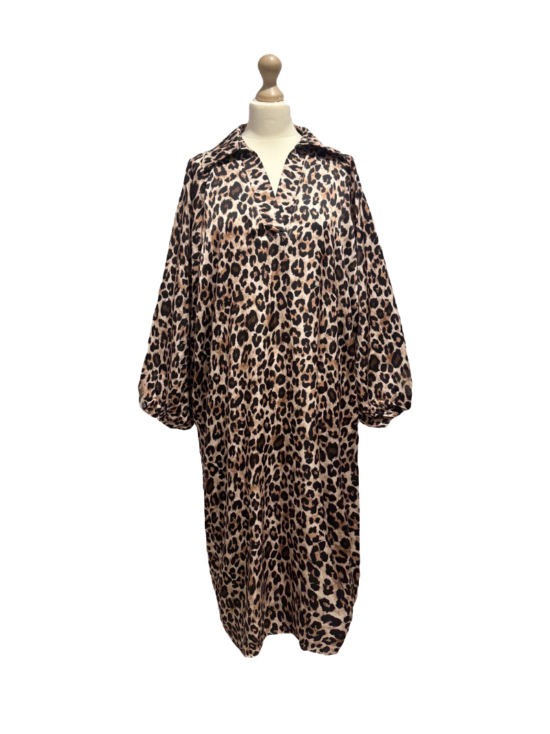 Grossista L'ESSENTIEL - Abito fluente in seta con stampa di leopardo