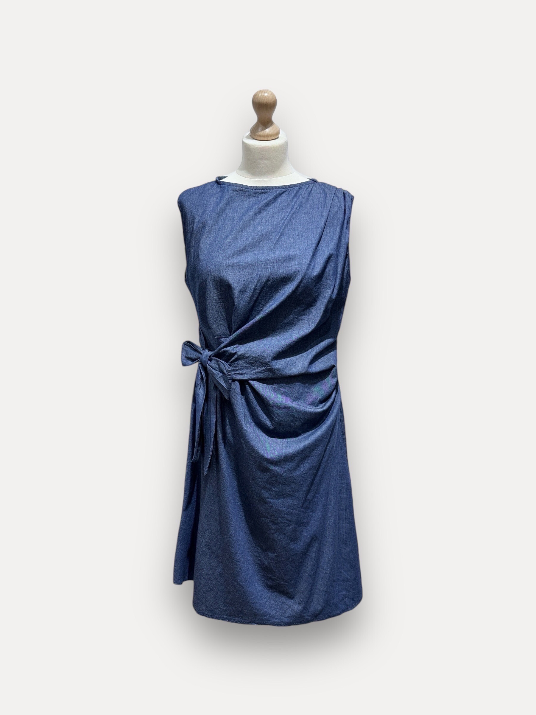 Grossiste L'ESSENTIEL - Robe En Jeans Avec Noeud Côté Détails Pliures